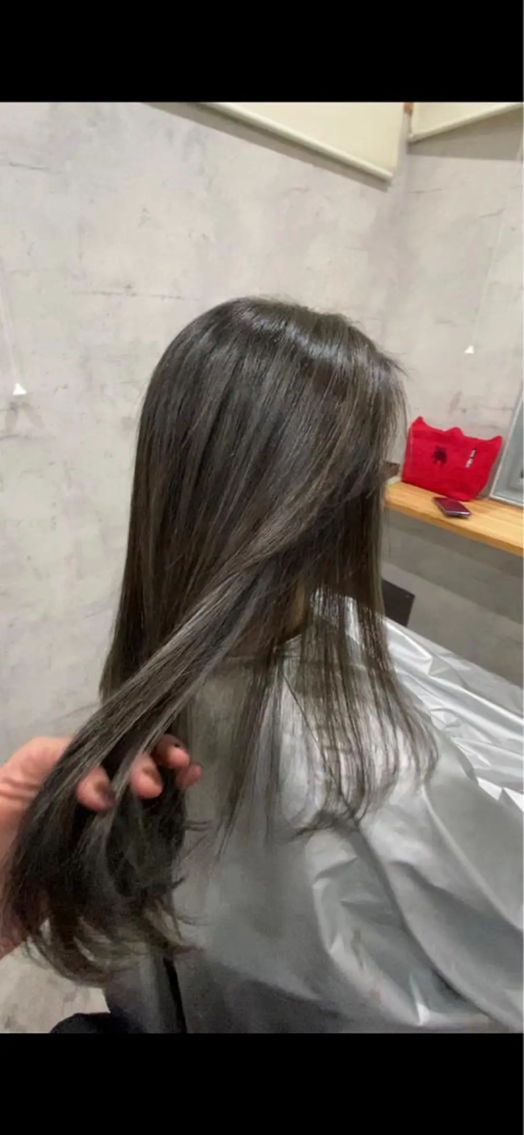 セミロング ハイライト ヘアカラー ROI 【ロイ】のヘアスタイル