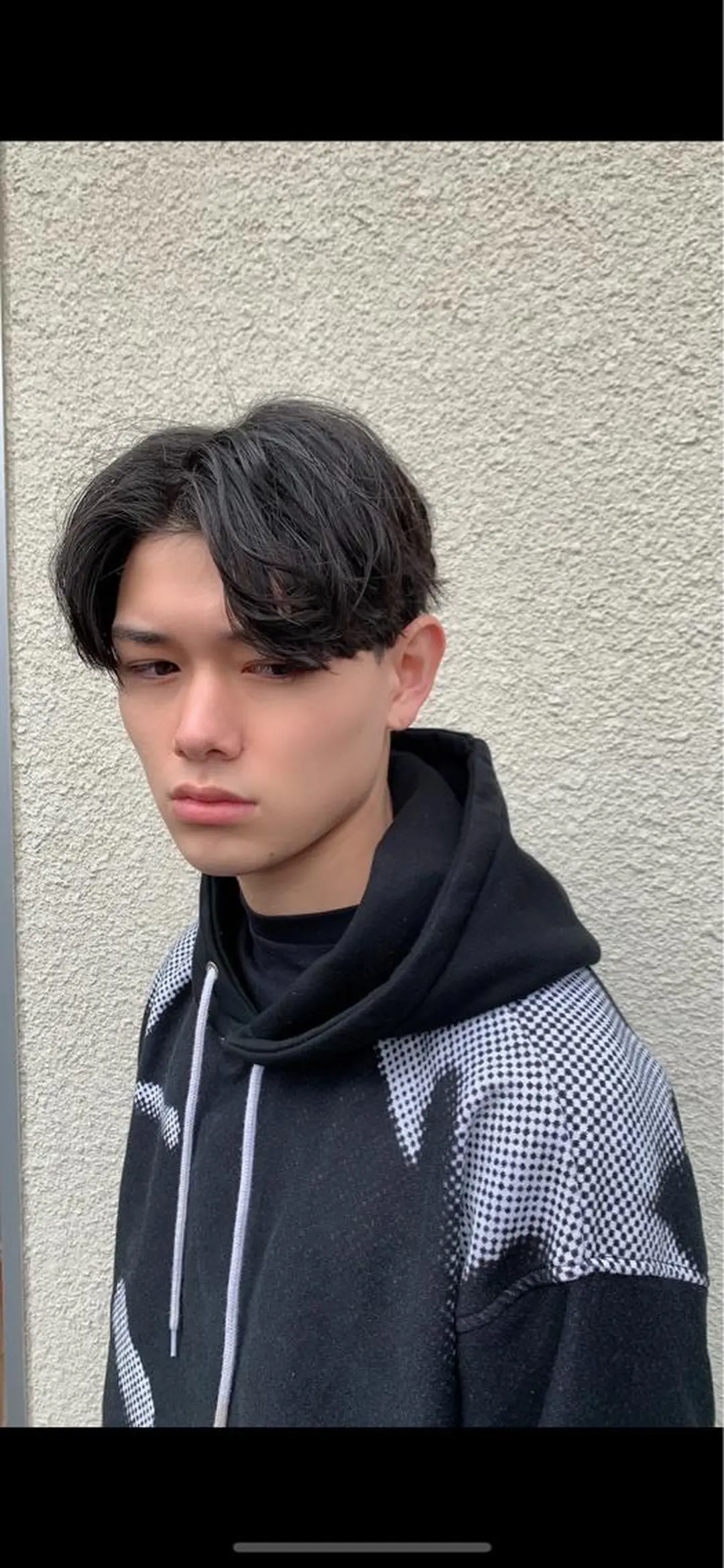 ショート パーマ メンズ センターパート メンズパーマ スパイラルパーマ メンズStylist 山根慧のヘアスタイル