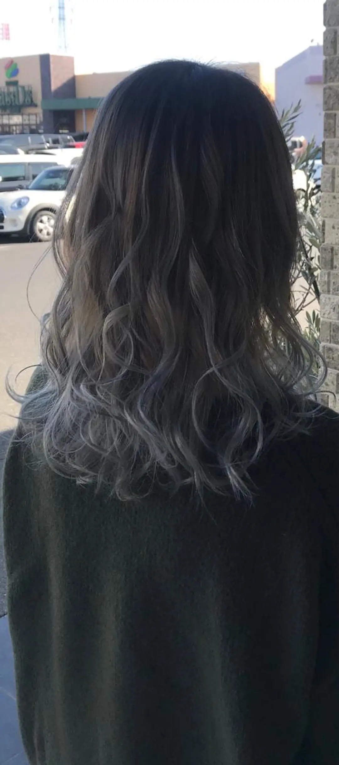 カラー バレイヤージュ シルバー ホワイトシルバー ヘアカラー トリートメント 豊田 恭平のヘアスタイル