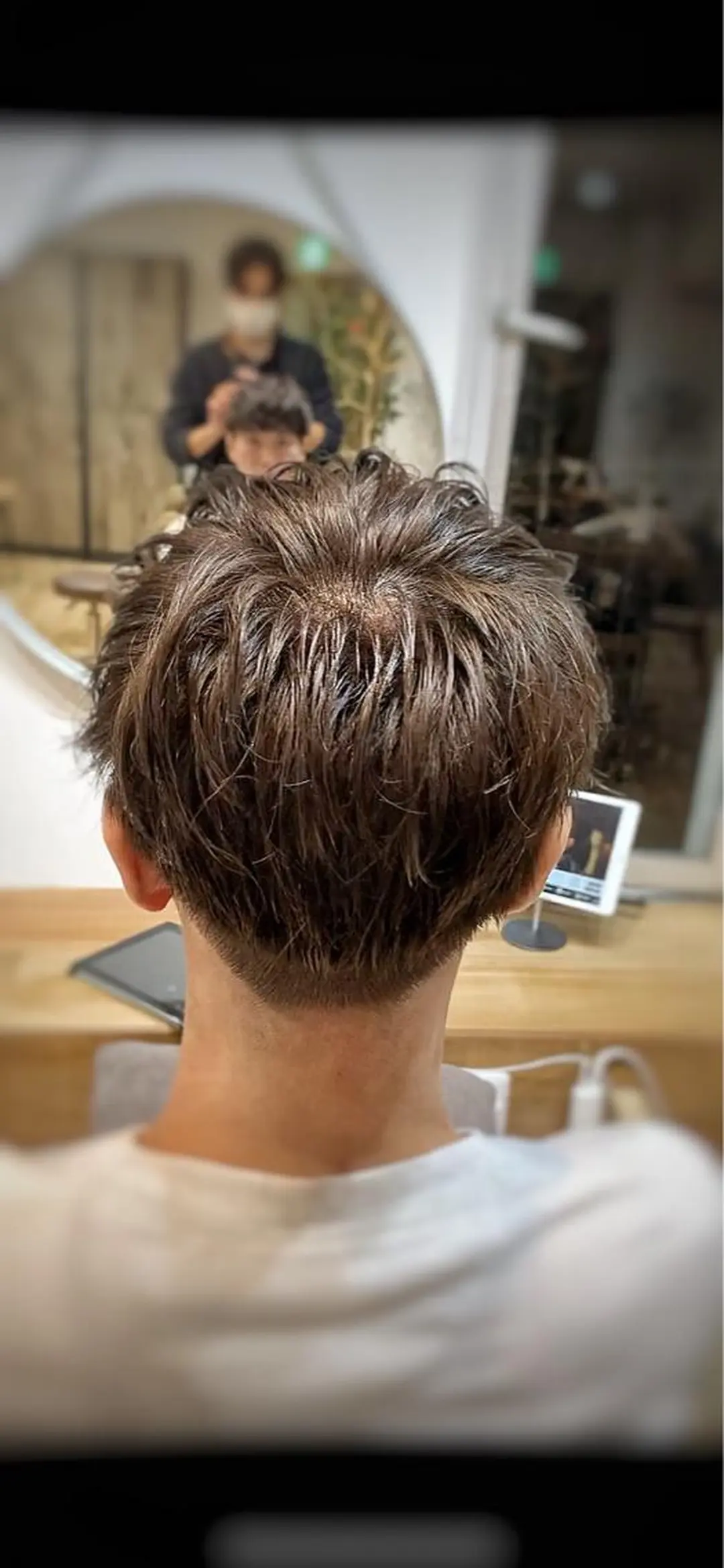 ミディアム メンズ マッシュ カット ヘアカラー メンズStylist 山根慧のヘアスタイル