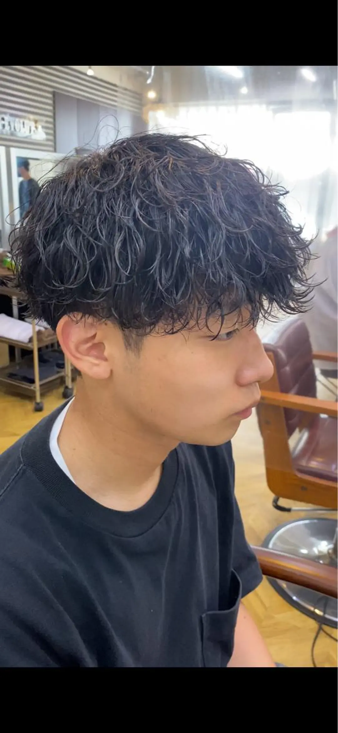 メンズ カット パーマ 柏のセンターパート のプロ関口 柊太のヘアスタイル