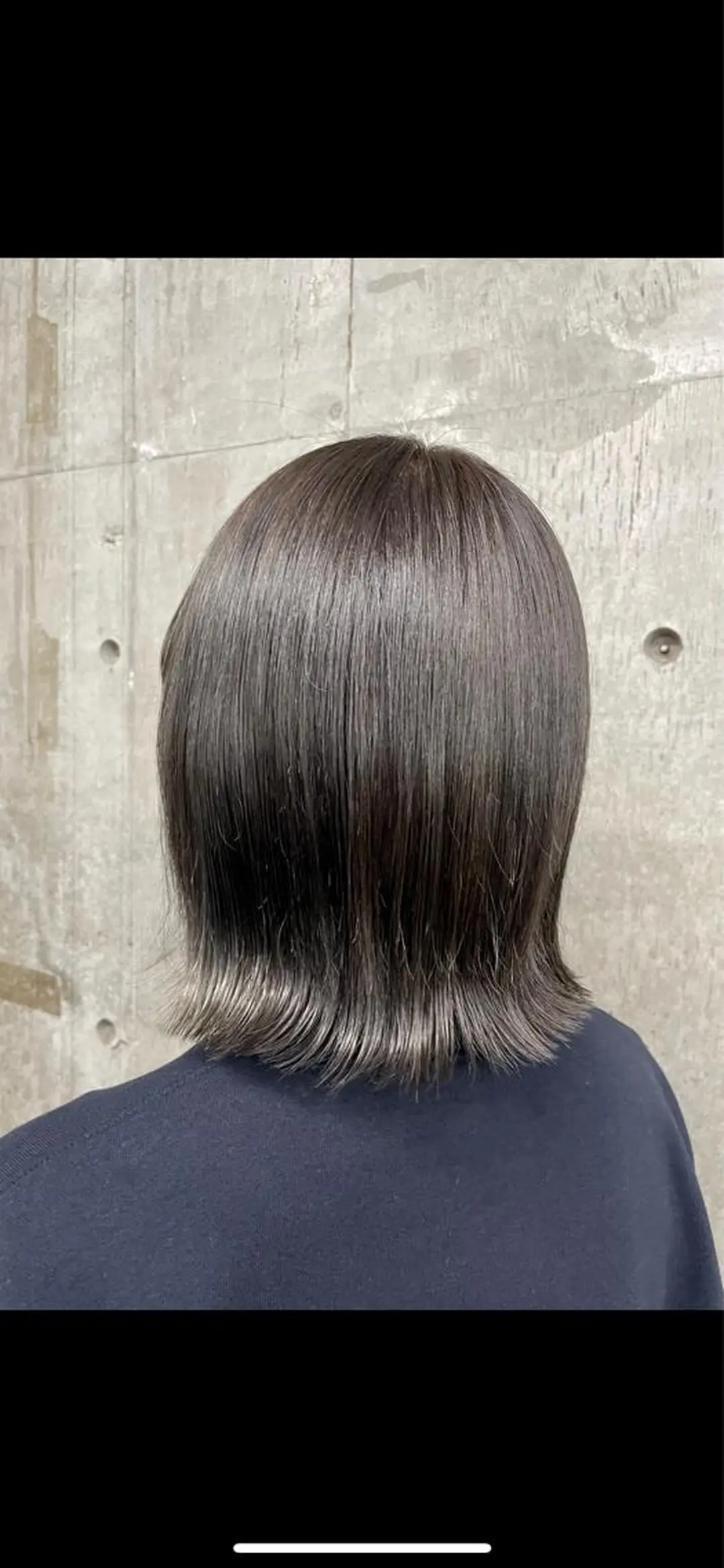 ミディアム カラー ブリーチ グレージュ シルバー シルバーグレージュ カット ヘアカラー トリートメント ボブ/透明感カラー EMIRIのヘアスタイル