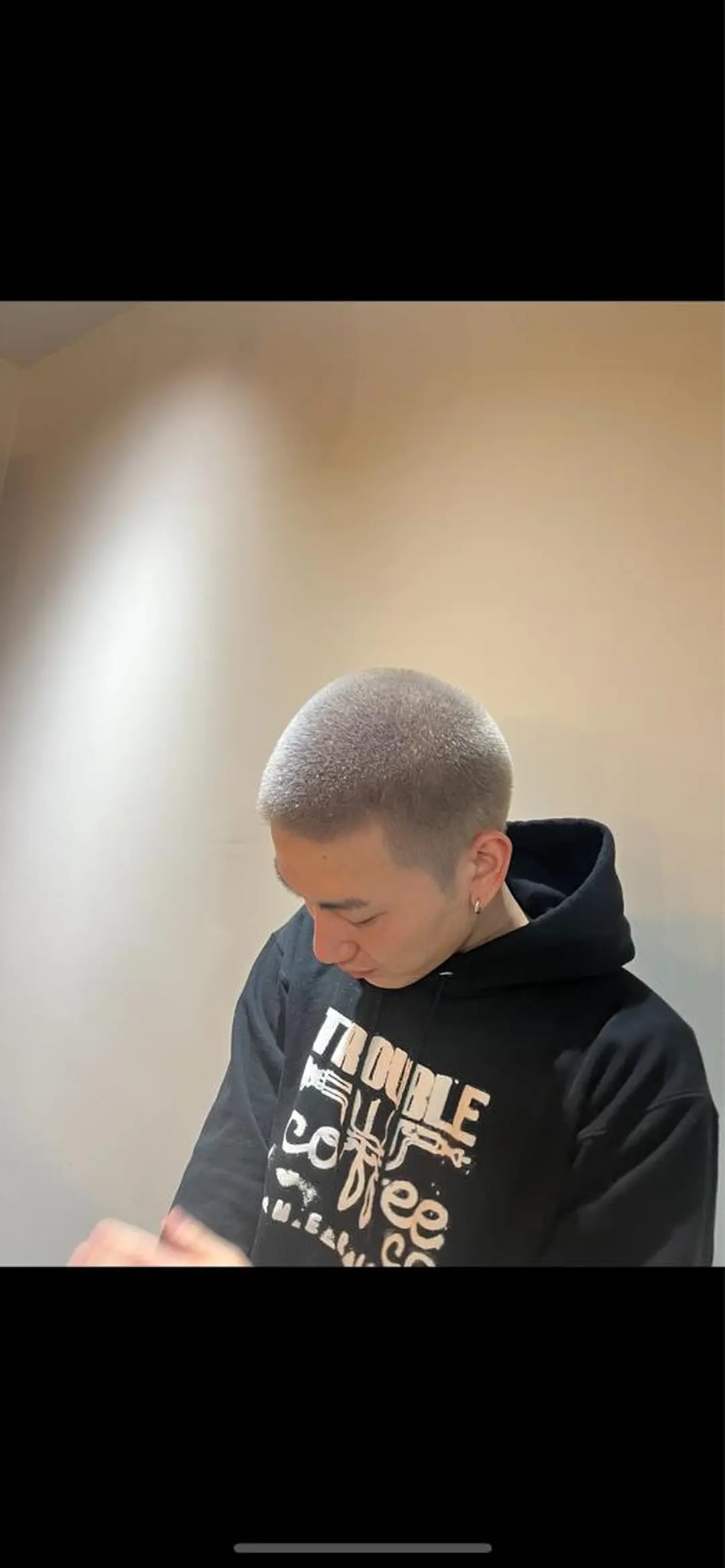 ショート カラー シルバー 嶋田 裕太のヘアスタイル