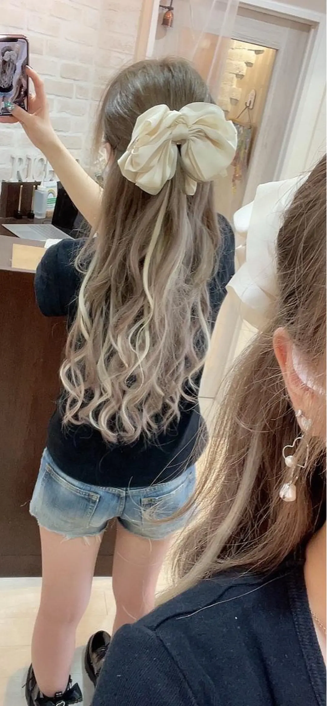 ロング カラー シールエクステ ハイライトカラー エクステ ハイライト ヘアカラー トリートメント ヘアセット Aujua ソムリエ 勝又舞夏のヘアスタイル