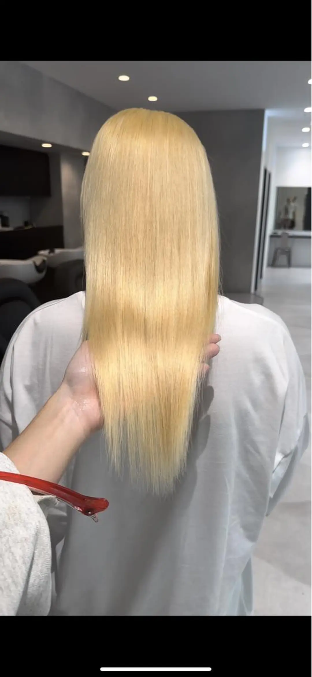 セミロング カラー ブロンド ホワイトブロンド ヘアカラー トリートメント 鈴木/ミルクティー/ ブリーチ/ボブ/のヘアスタイル