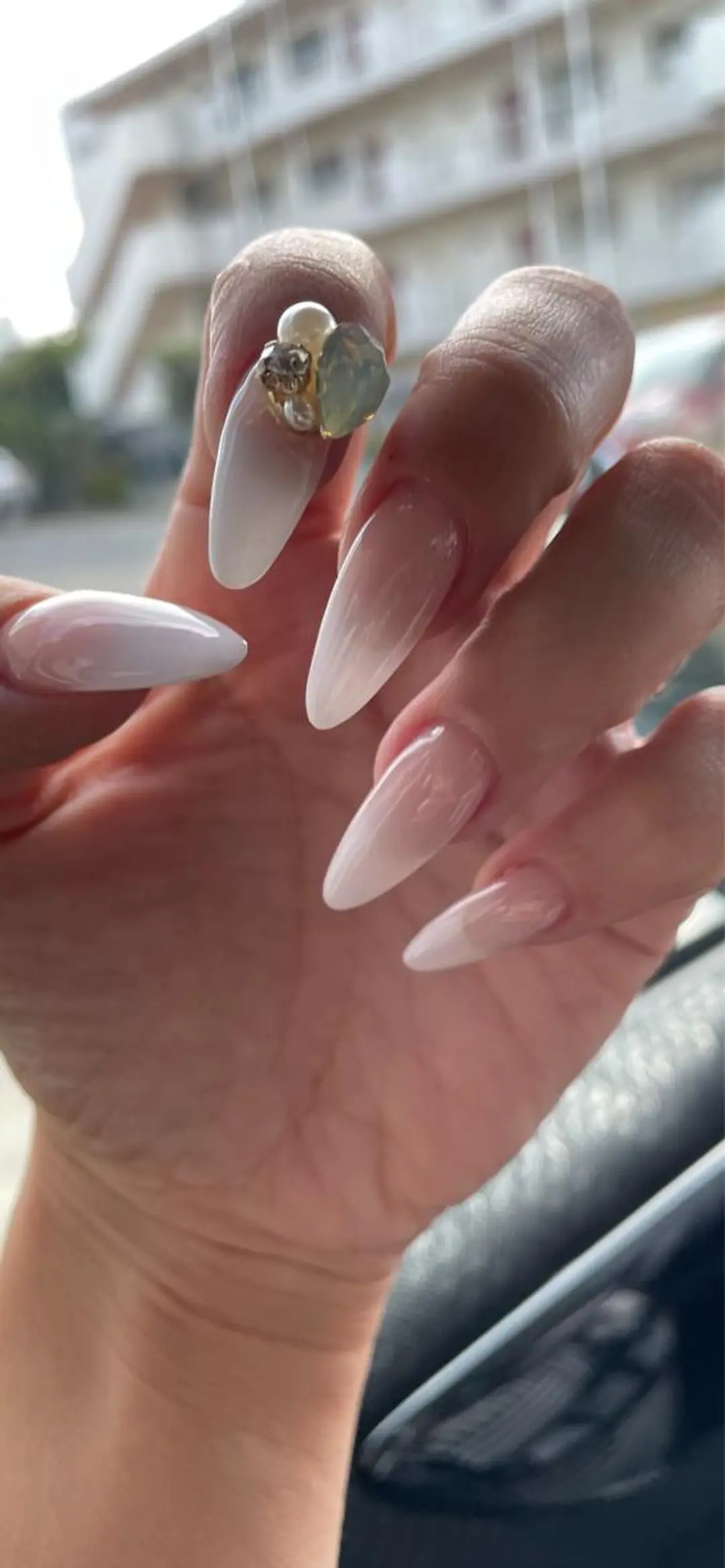 ネイル ストーンネイル YOUTH nails waxing所属・YOUTH natsumiのネイルデザイン