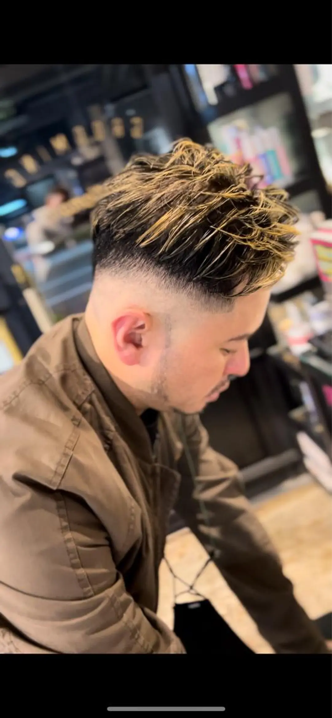 ショート カラー メンズ men'shair TAO East店所属・メンズ 眉ワックス脱毛の眉毛・アイブロウイメージ