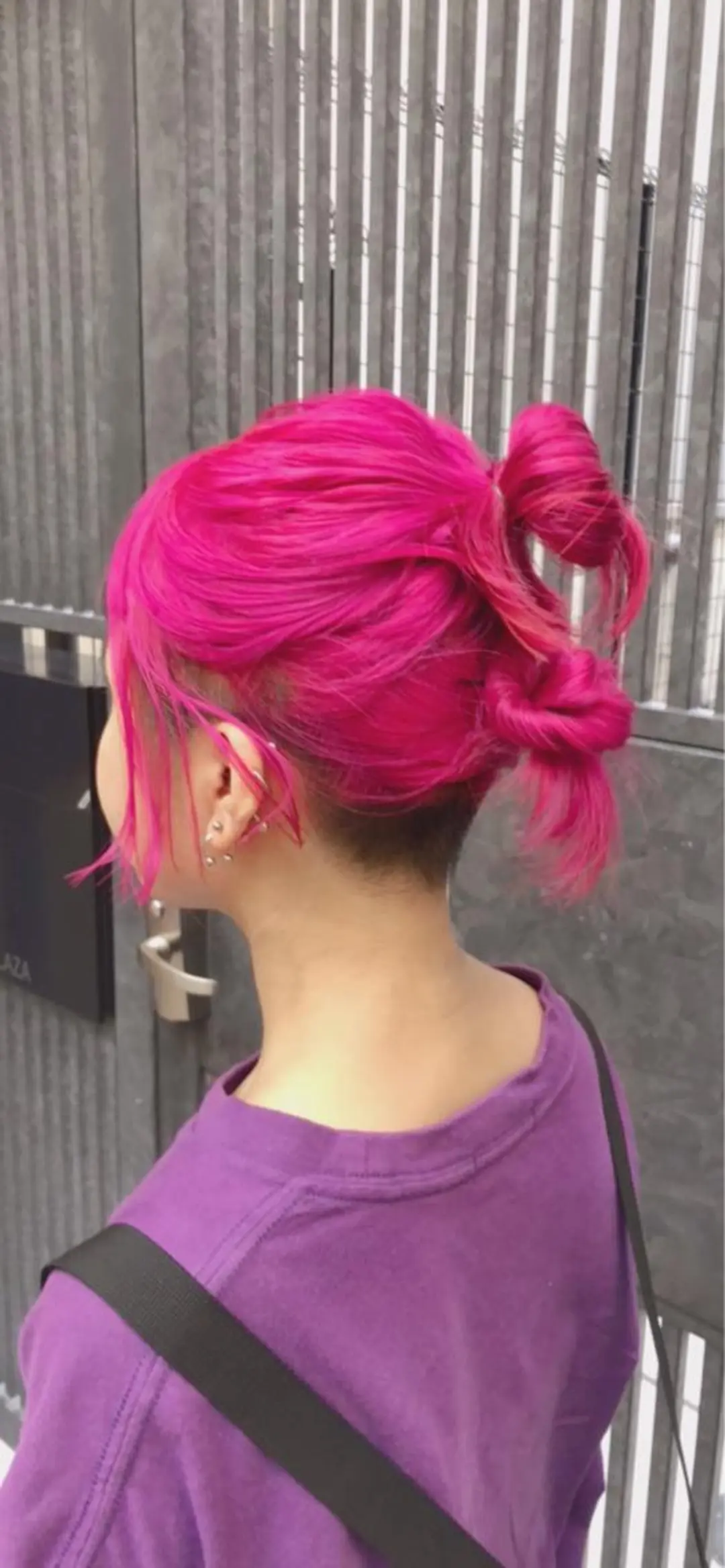 ミディアム カラー ヘアアレンジ ウルフカット／吉村 桃子のヘアスタイル