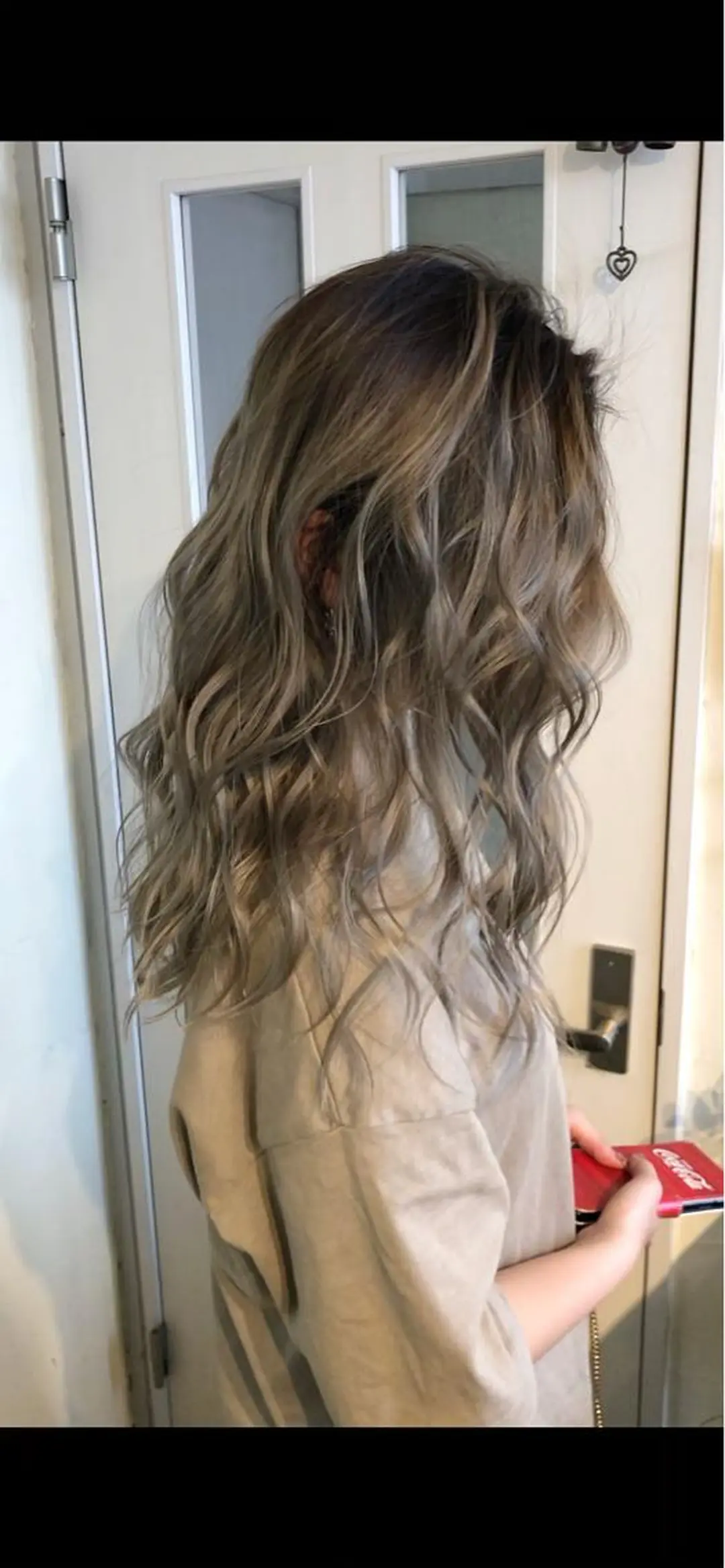 ロング 韓国レイヤー外国人風 透明感カラー髪質改善のヘアスタイル