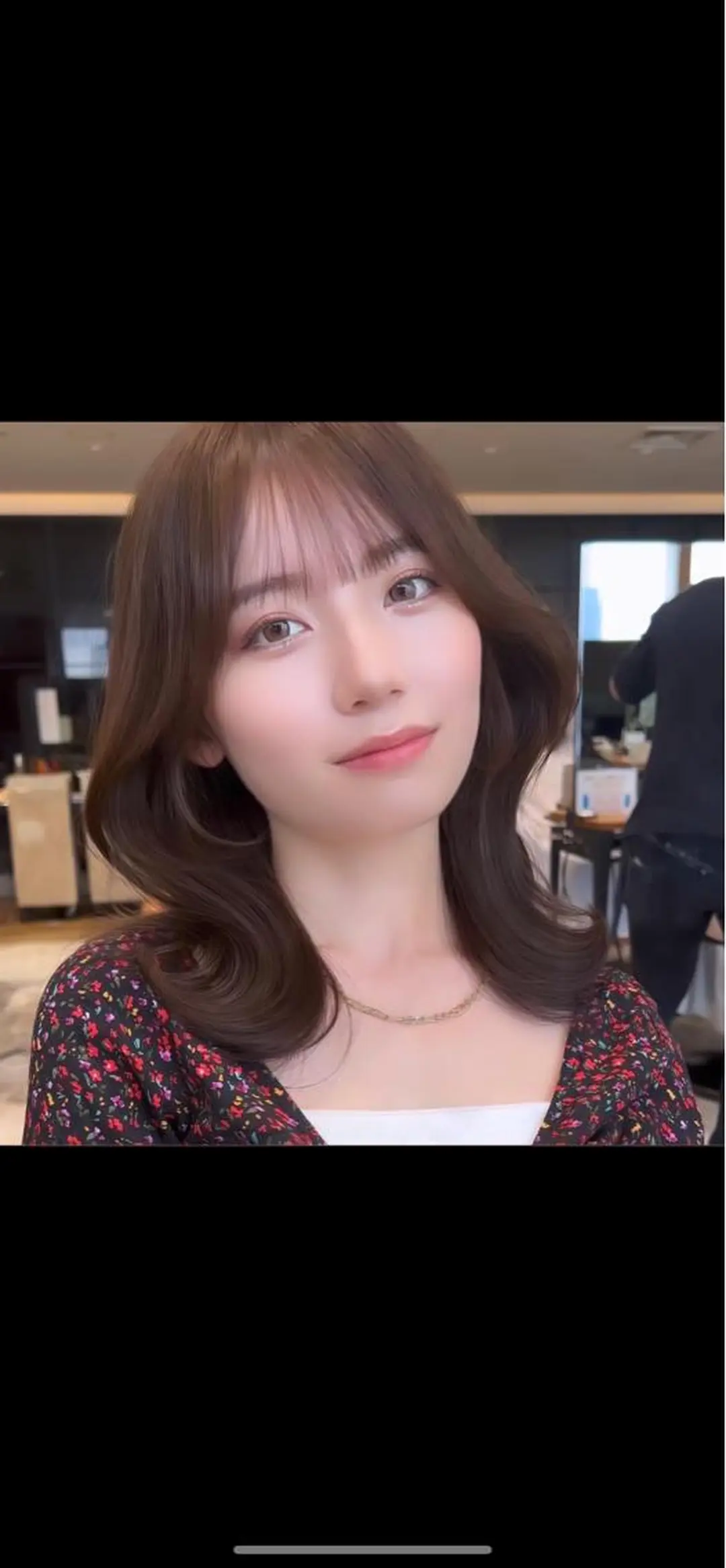 ミディアム カラー ヘアアレンジ くびれヘア 顔周りカット 韓国風ヘア 似合わせカット サイドバング 日本一の小顔カット/ ボブ/顔周り/韓国のヘアスタイル