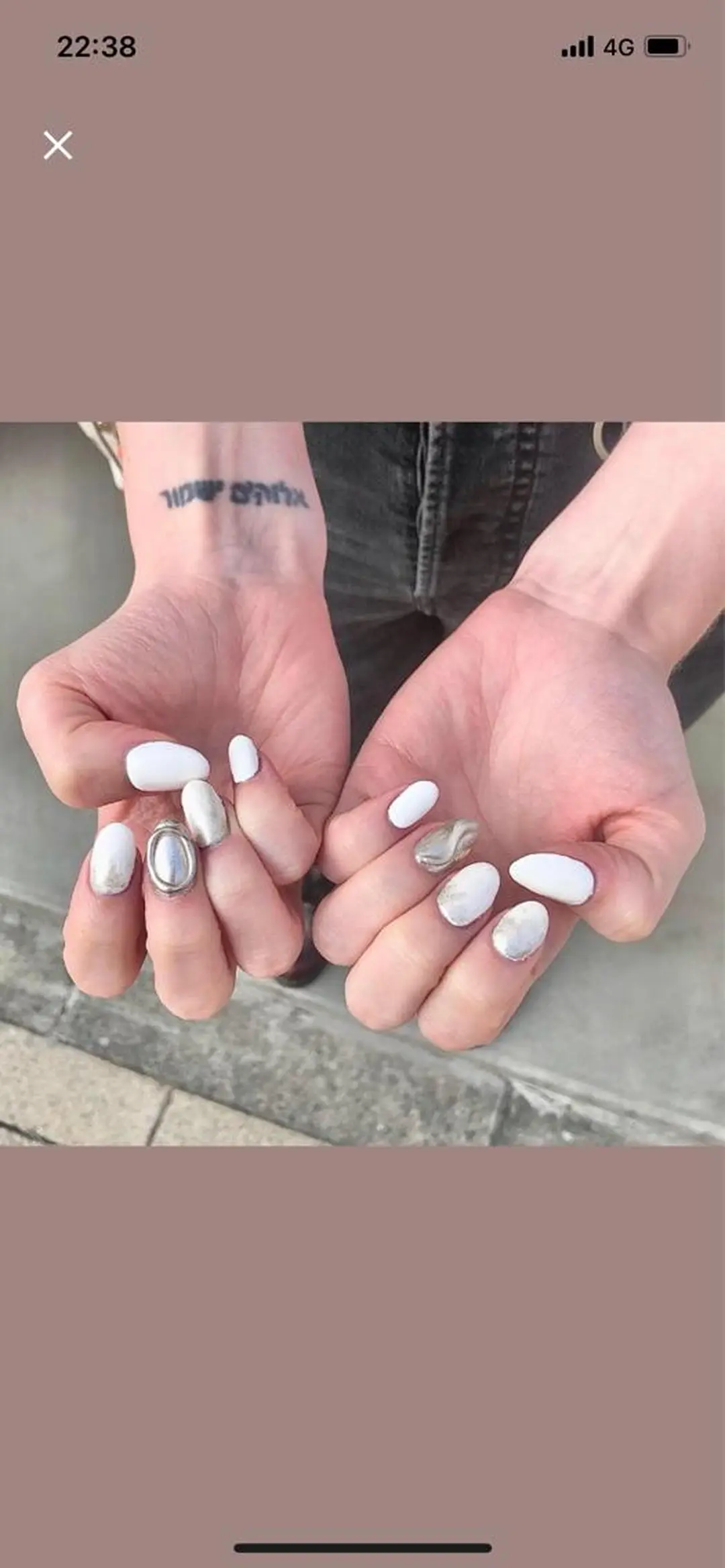 ミディアム カラー パーマ ヘアアレンジ メンズ キッズ ネイル マツエク・マツパ アイブロウ 眉カラー ミラーネイル ワンカラーネイル ホワイト mona/ ストレートスタイル✨のヘアスタイル