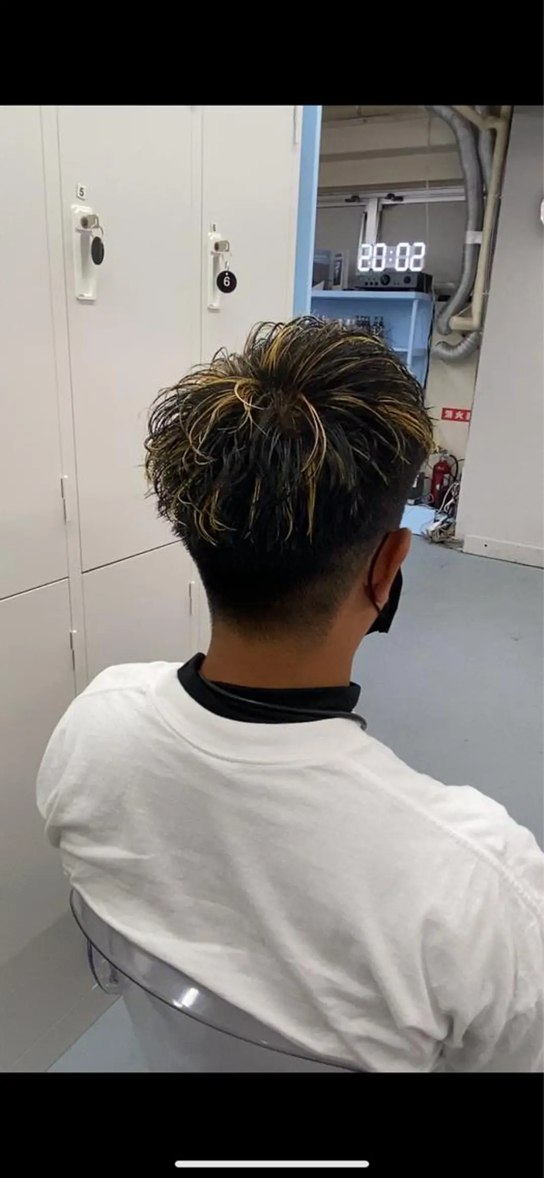 ショート カラー パーマ メンズ メンズハイライト メンズパーマ メンズツイストパーマ ハイライトカラー ハイライト カット ヘアカラー トリートメント メンズ支持率NO.1 マサキのヘアスタイル