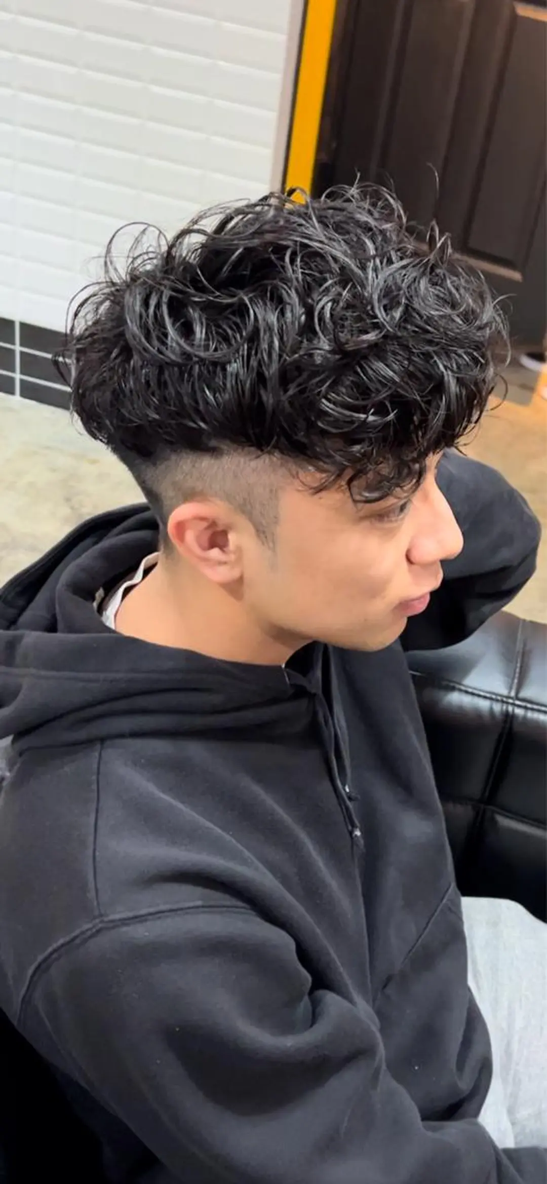 ショート パーマ メンズ スペインカール men'shair TAO East店所属・メンズ 眉ワックス脱毛の眉毛・アイブロウイメージ