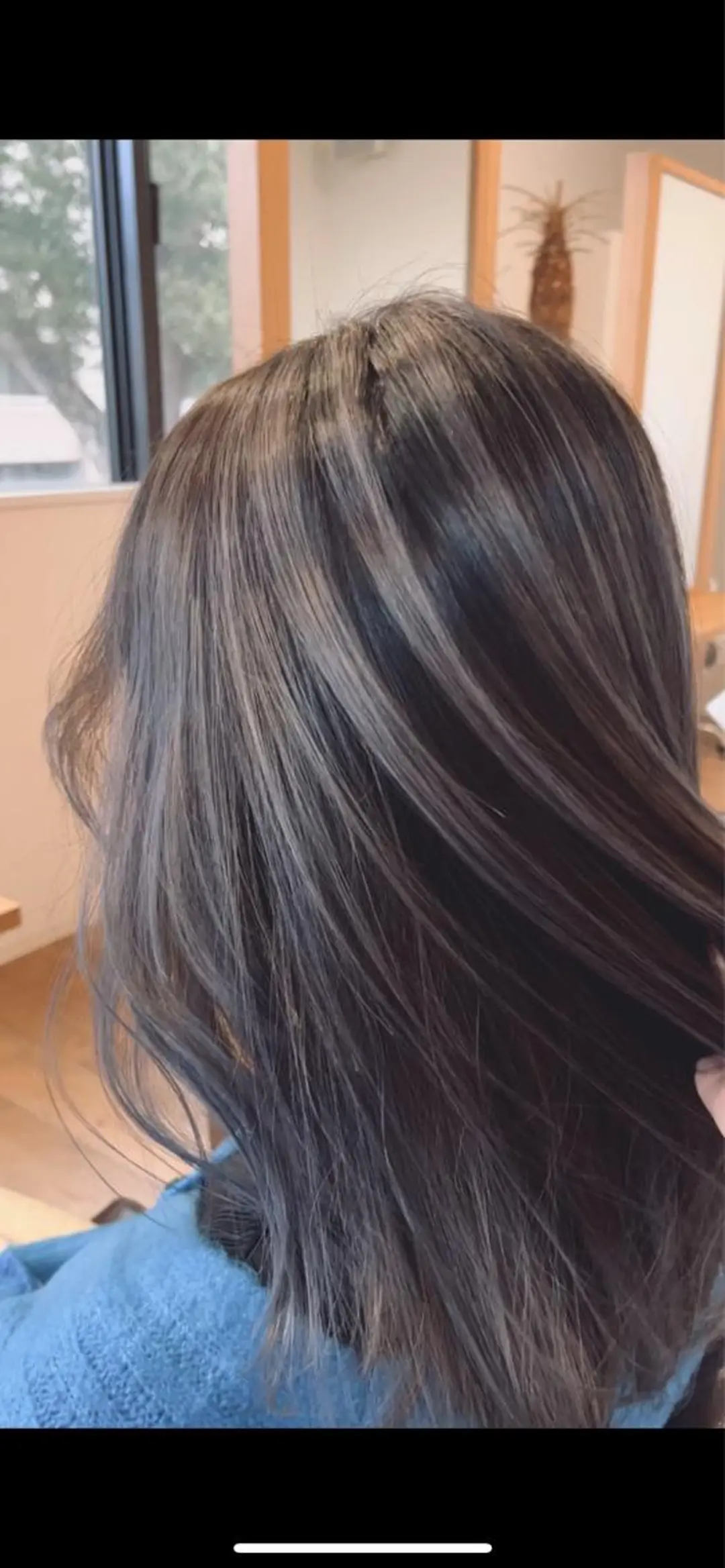 ミディアム カラー バレイヤージュ ブリーチ シルバー レイヤーカット トリートメント KIZU 髪質改善 オカルト怪談のヘアスタイル