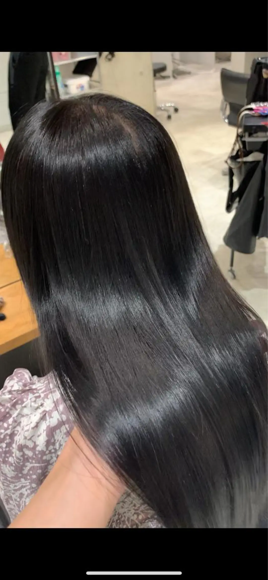 ミディアム カラー 黒髪 ブリーチ ブルーカラー ブルーブラック サロウィン(SALOWIN)原宿iori店所属・れい🫧 ハイトーン特化のヘアスタイル