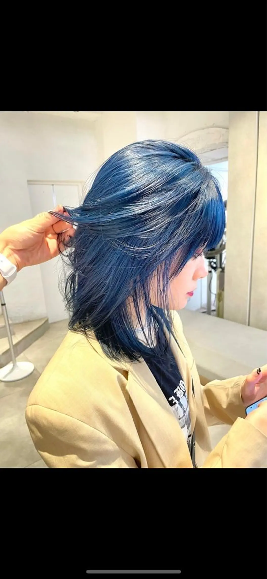 ミディアム カラー ブリーチ ブルーカラー ヘアカラー 🌟暖色系ハイトーン 🌟AIのヘアスタイル