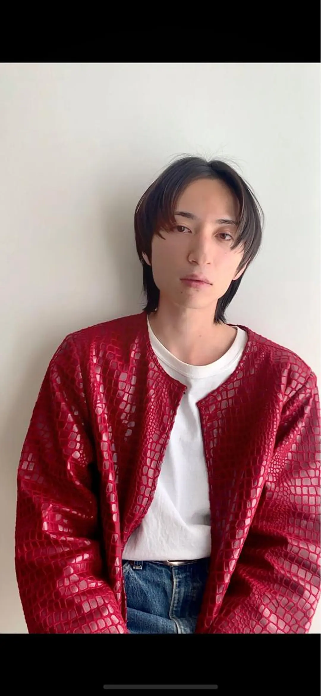 ミディアム カラー メンズ センターパート メンズウルフカット ウルフカット カット ヘアカラー メンズStylist 山根慧のヘアスタイル