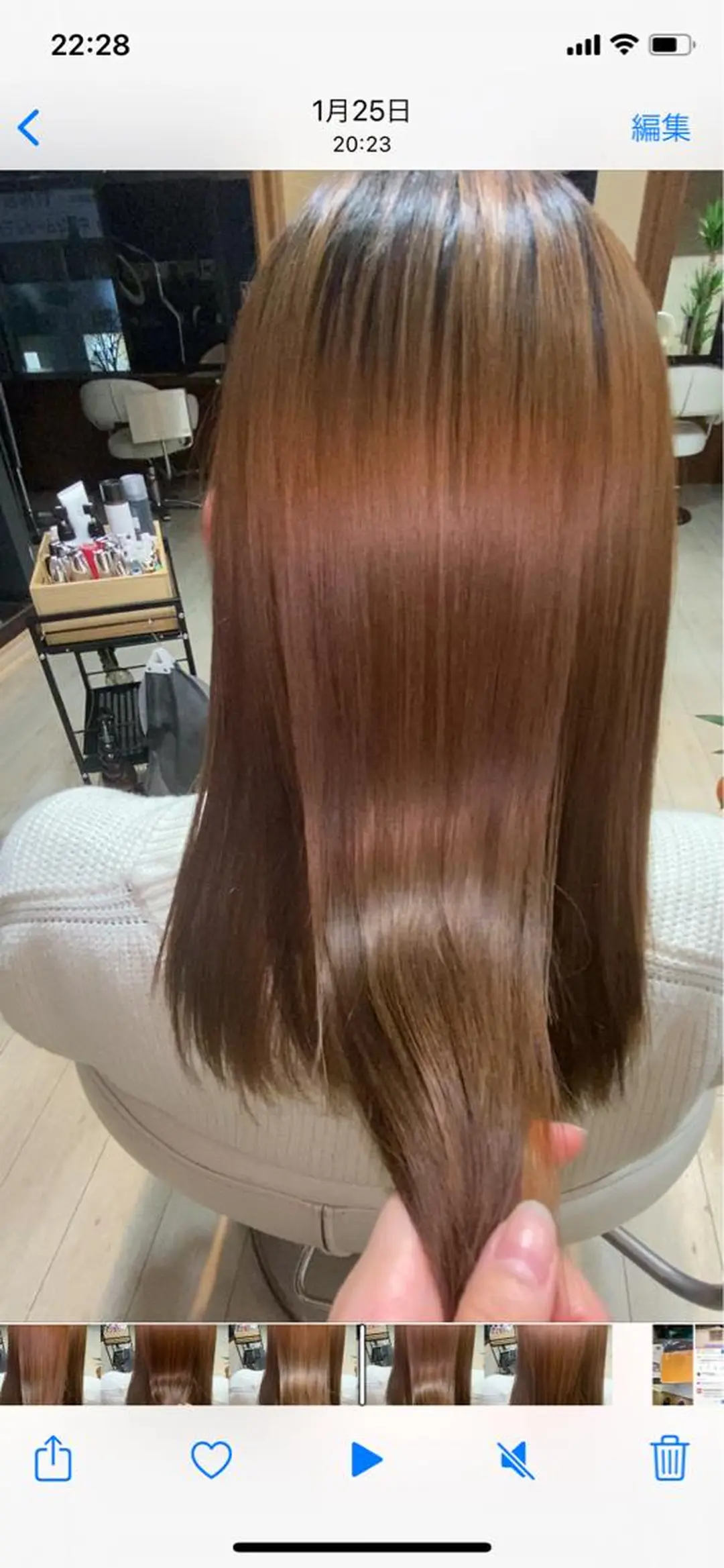 セミロング カラー ブリーチ ハイトーンカラー トリートメント エクステ／インナー カラー 礒野朱里のヘアスタイル