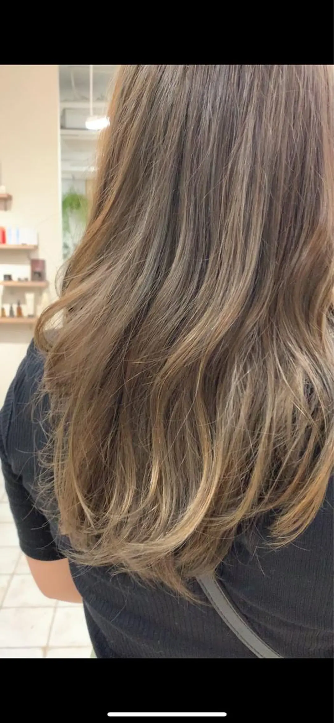 セミロング カラー ヘアアレンジ ベージュカラー ハイライトカラー オリーブベージュ ハイライト タカミ荒子店所属・眉毛ワックス konomiの眉毛・アイブロウイメージ