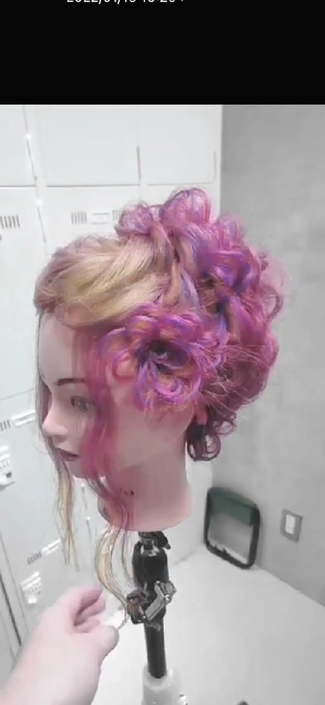 ロング LUXBE GALLERY なんば駅前店所属・ラックスビーギャラリ ー AKICOのヘアスタイル