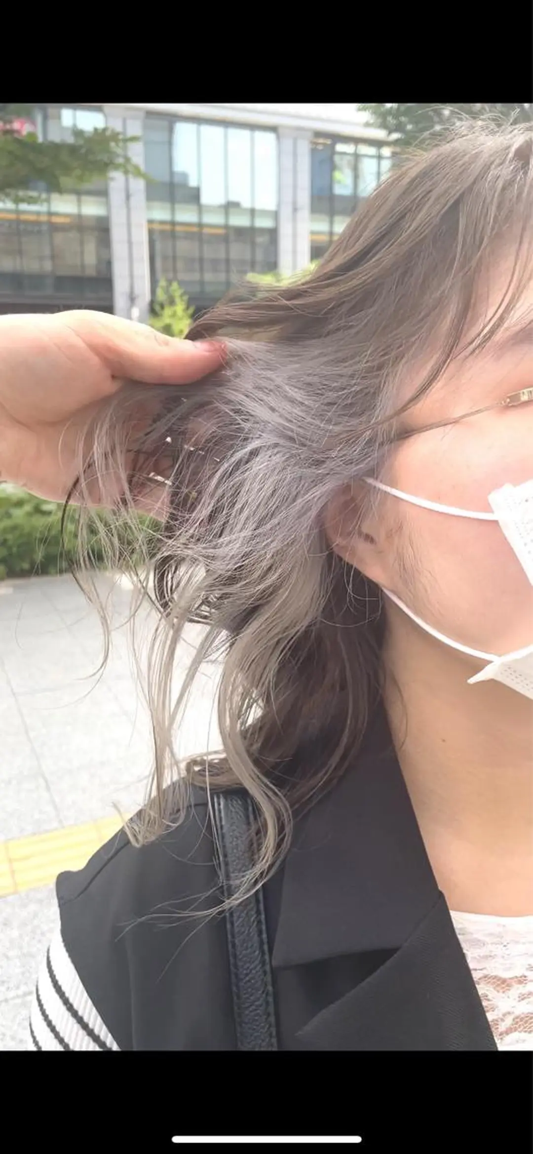 ミディアム カラー ブリーチ シルバー ホワイトシルバー La Blessグランサロン梅田店所属・梅田美容室/ブリーチ なし/レイヤーカットのヘアスタイル