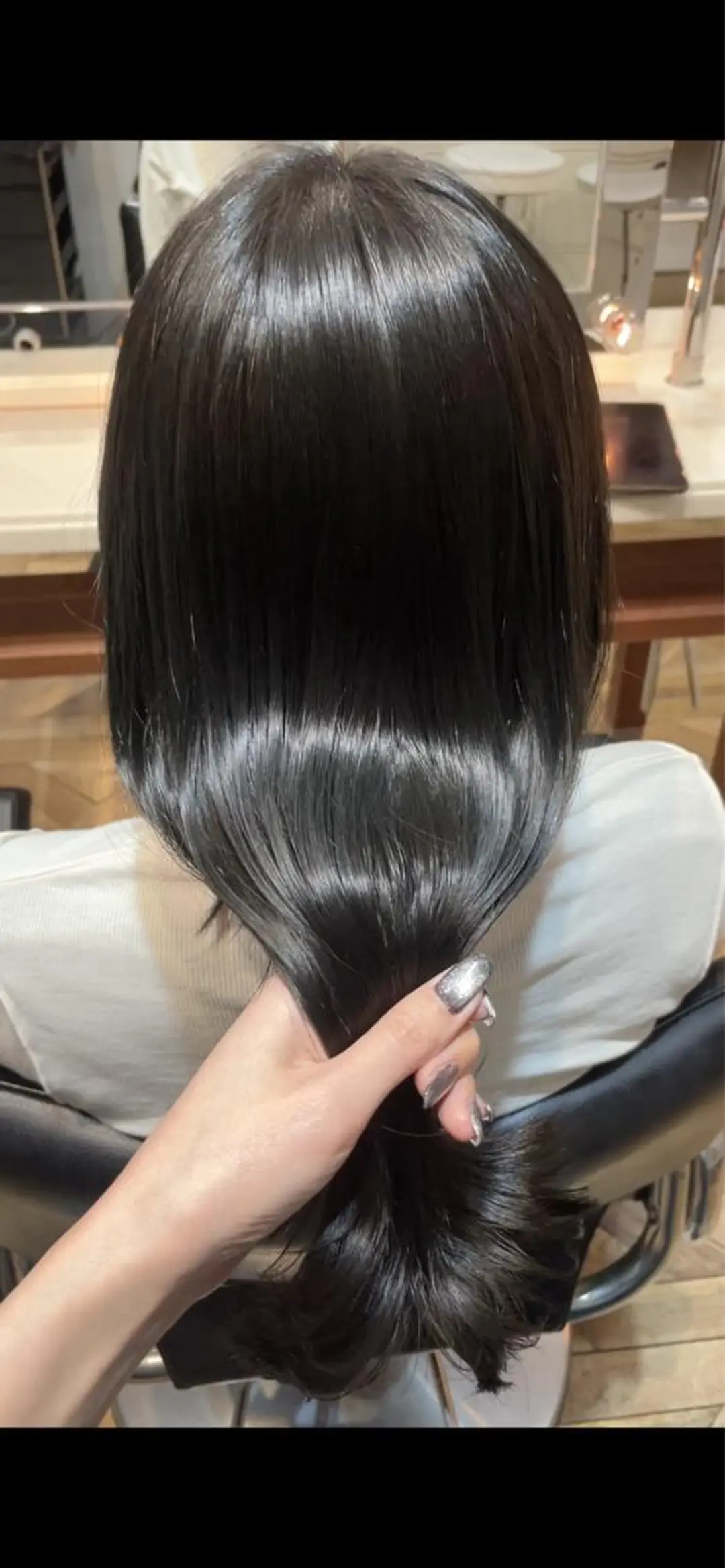 ロング カラー 黒髪 ブリーチ ブルーカラー ブルーブラック ブルージュ カット ヘアカラー トリートメント BEBE所属・ブリーチなし 透明感カラーKANAのヘアスタイル