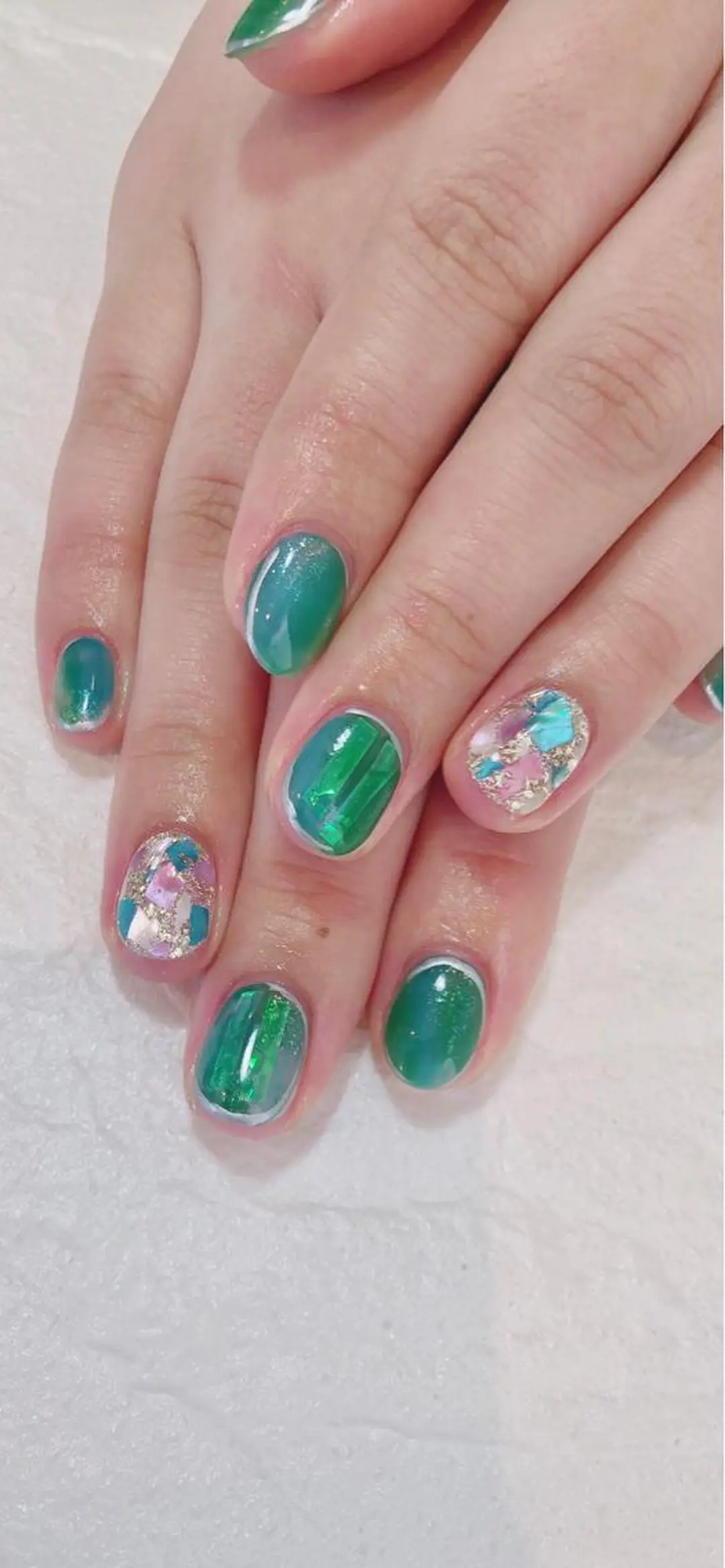 ミディアム カラー キッズ ネイル マツエク・マツパ ハンドネイル ハンドケア 💎ビューティサロン 湘南 RIRAN💎のネイルデザイン