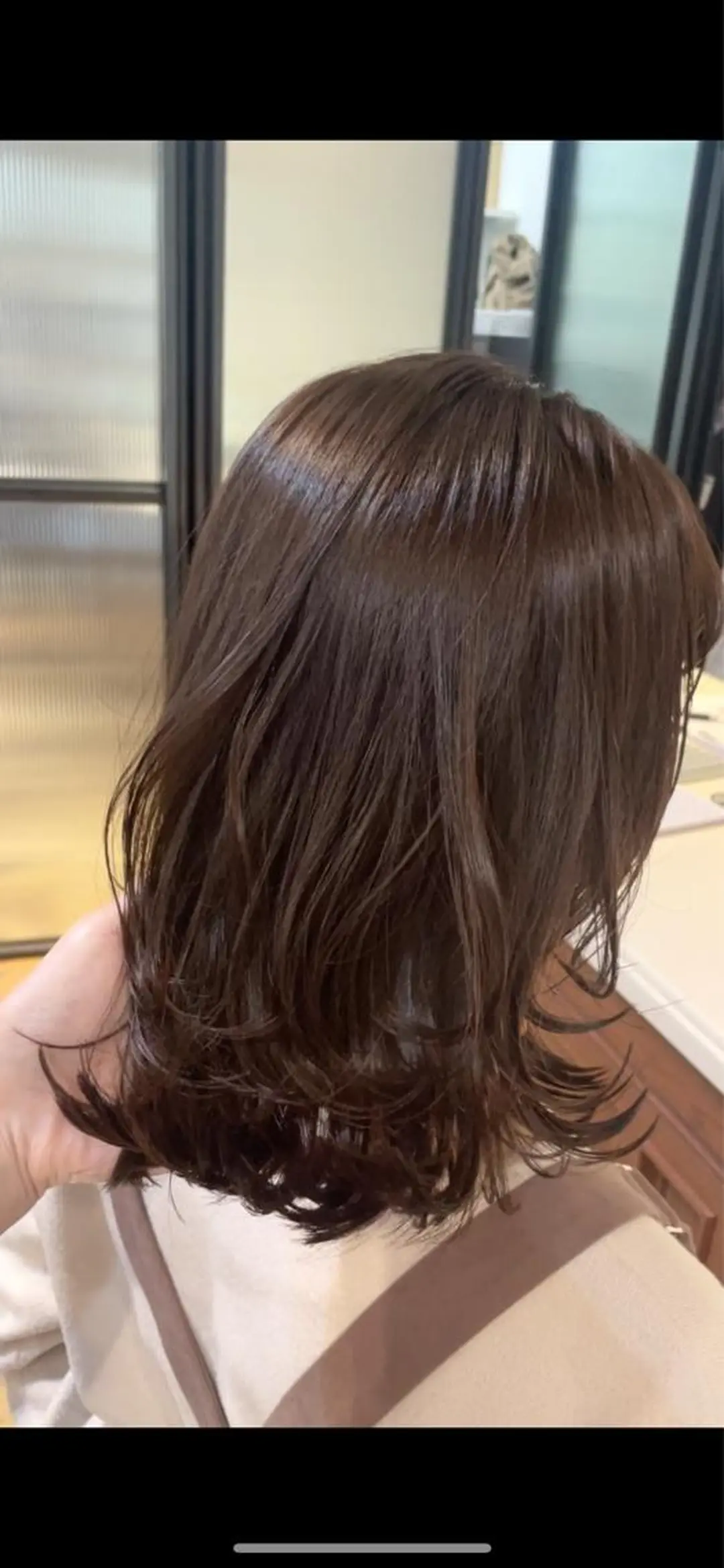 ミディアム カラー ベージュカラー ブリーチ ブリーチなしカラー レイヤーカット カット ヘアカラー トリートメント BEBE所属・ブリーチなし 透明感カラーKANAのヘアスタイル