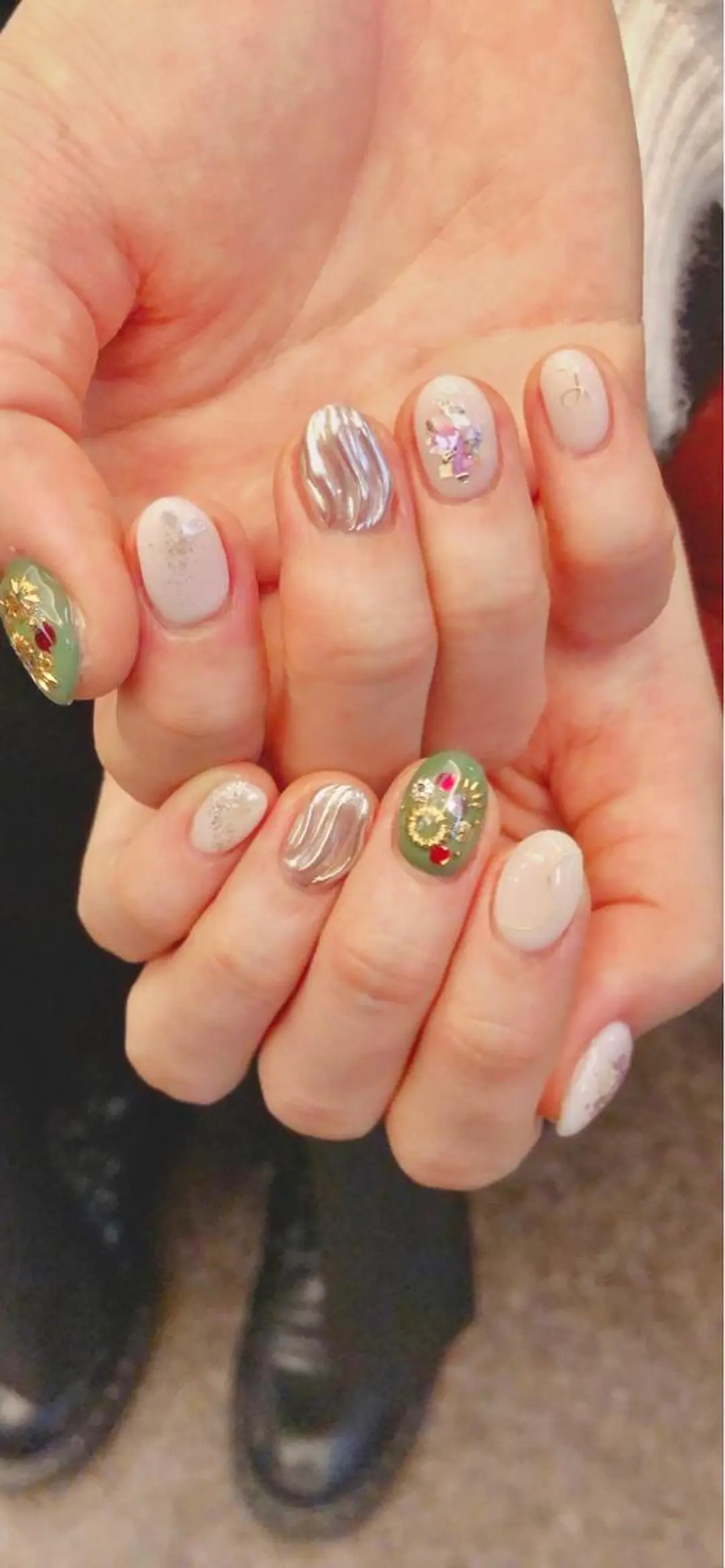 ミディアム カラー キッズ ネイル マツエク・マツパ ハンドネイル ハンドケア 💎ビューティサロン 湘南　RIRAN💎のネイルデザイン