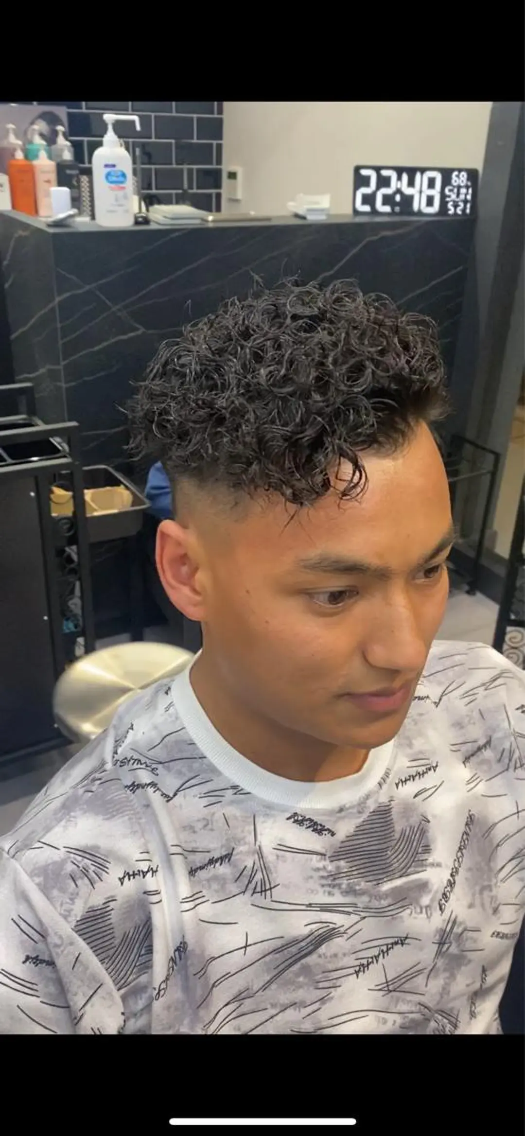 ショート パーマ メンズ フェードカット メンズパーマ プードルパーマ スキンフェード ショートヘア カット パーマ ヘアセット men'slapis YUTOのヘアスタイル
