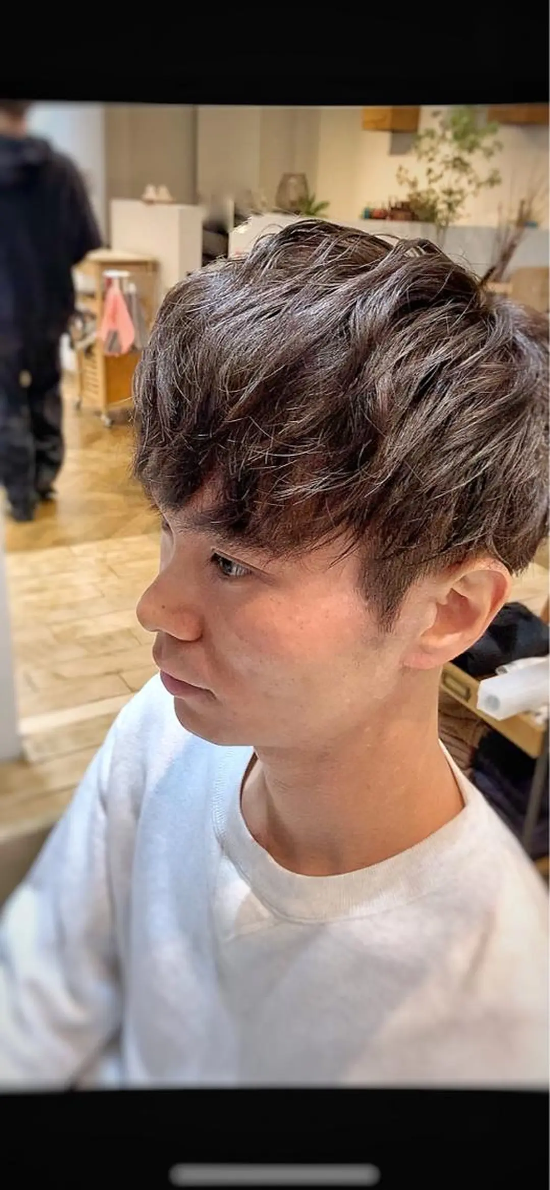 ミディアム カラー メンズ マッシュ カット ヘアカラー メンズStylist 山根慧のヘアスタイル