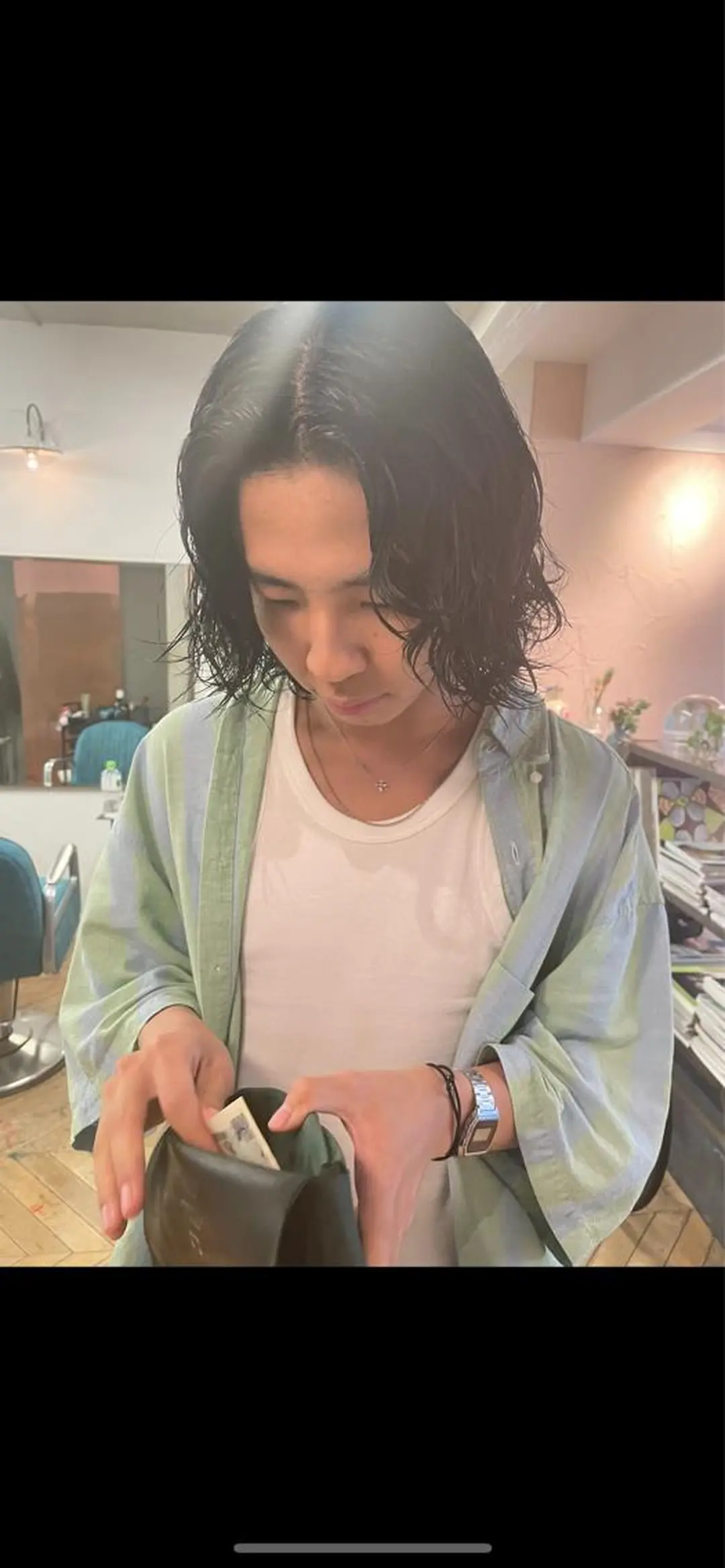 ショート パーマ メンズ メンズバレイヤージュ メンズブリーチ センターパート フェードカット メンズハイライト スパイラルパーマ 🌐hina⭐️のヘアスタイル