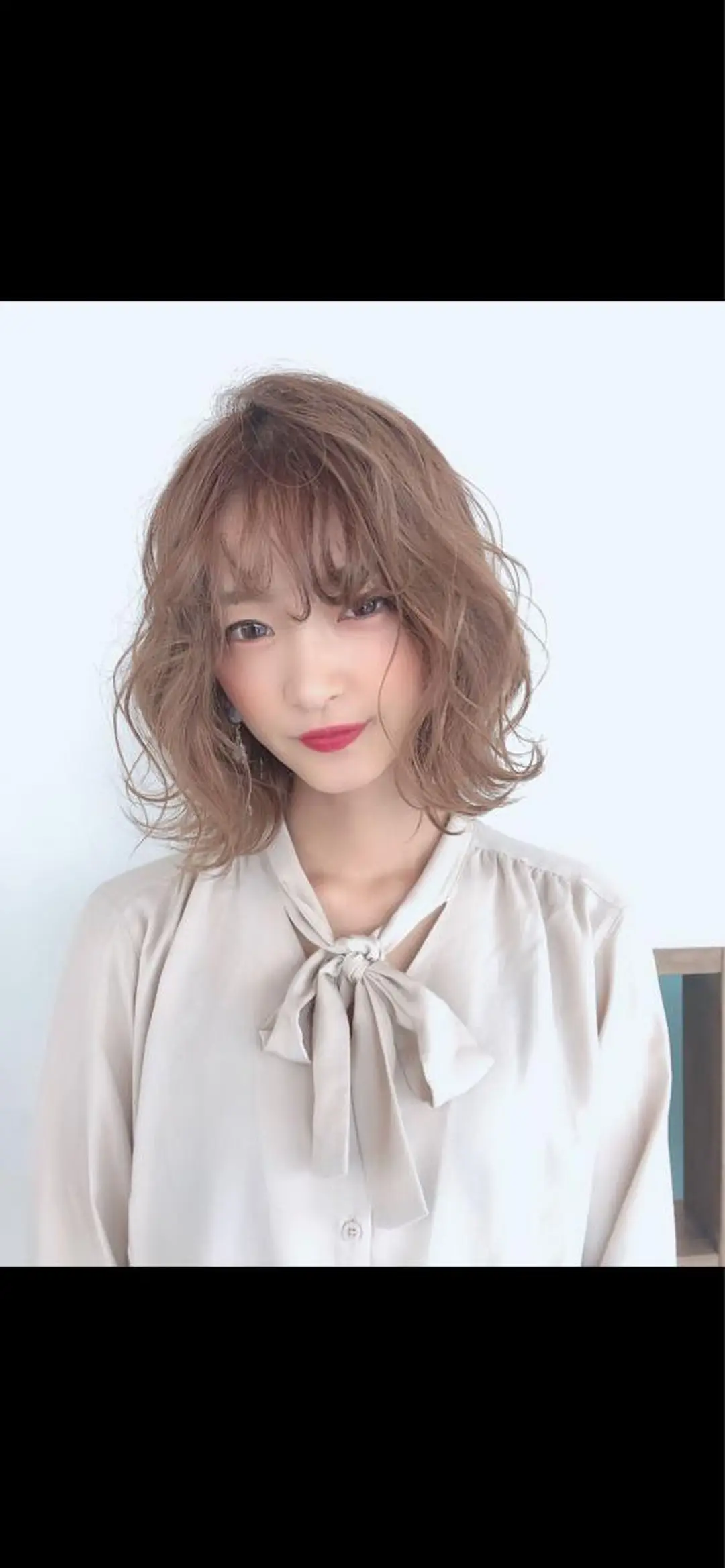 ミディアム カラー パーマ ミディアムパーマ 透明感カラー イルミナカラー くびれヘア レイヤーカット カット パーマ トリートメント 山本 悠太のヘアスタイル