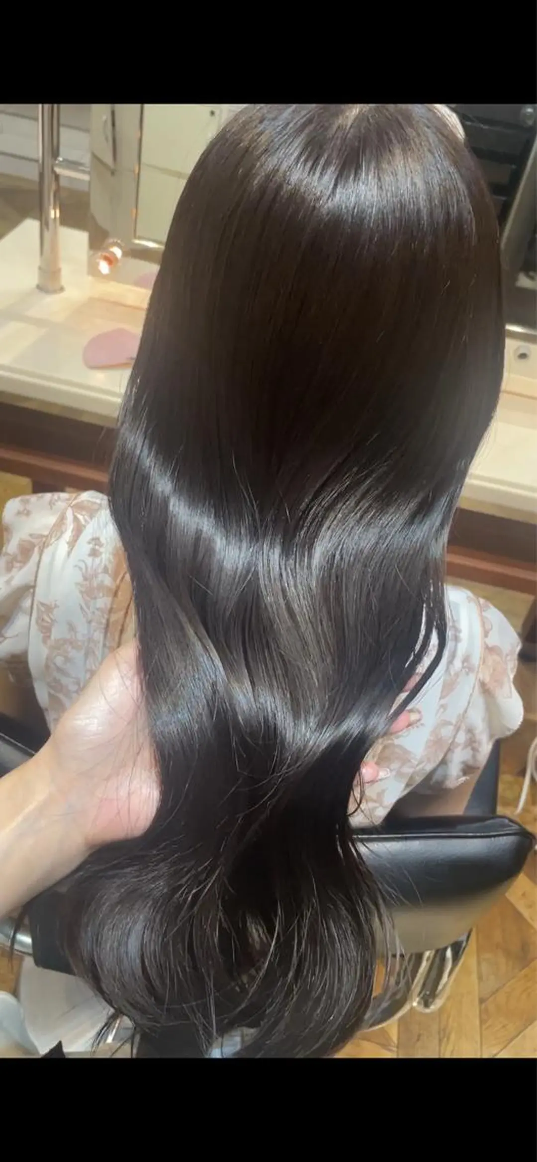 ロング カラー ダークグレー ダークグレージュ グレージュ 韓国風ヘア カット ヘアカラー トリートメント BEBE所属・ブリーチなし 透明感カラーKANAのヘアスタイル