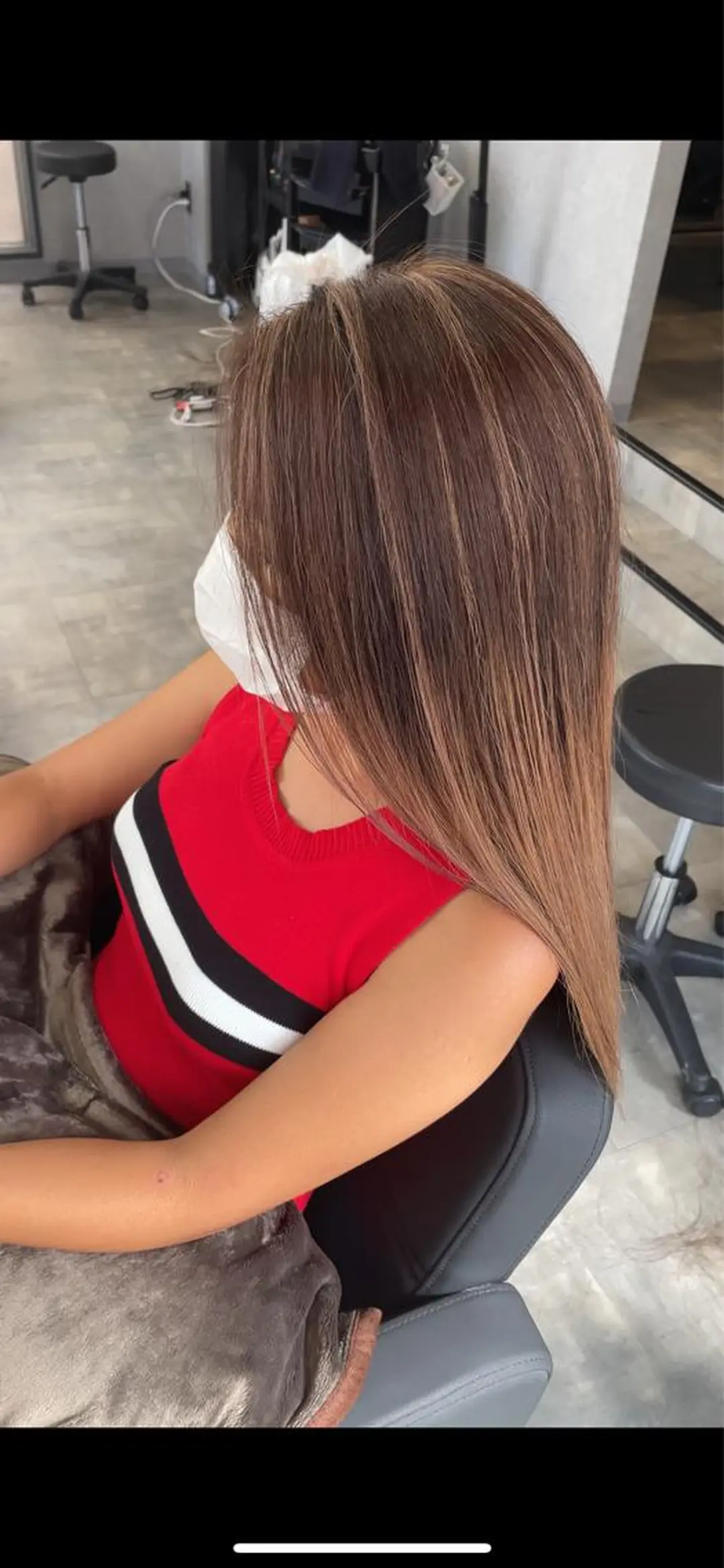 セミロング カラー バレイヤージュ ハイライトカラー ハイライト レイヤーカット サブリナシュシュ所属・朝倉 海斗のヘアスタイル