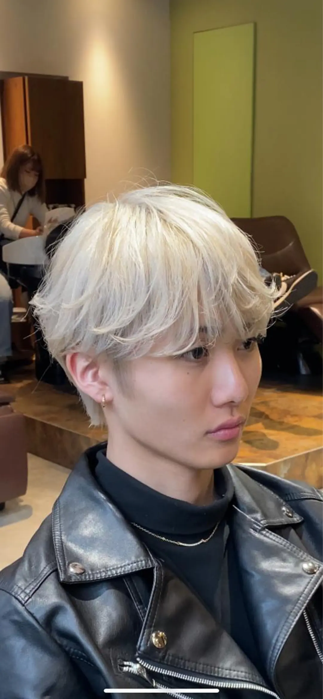 メンズ 透明感ブリーチ/ メンズパーマのヘアスタイル