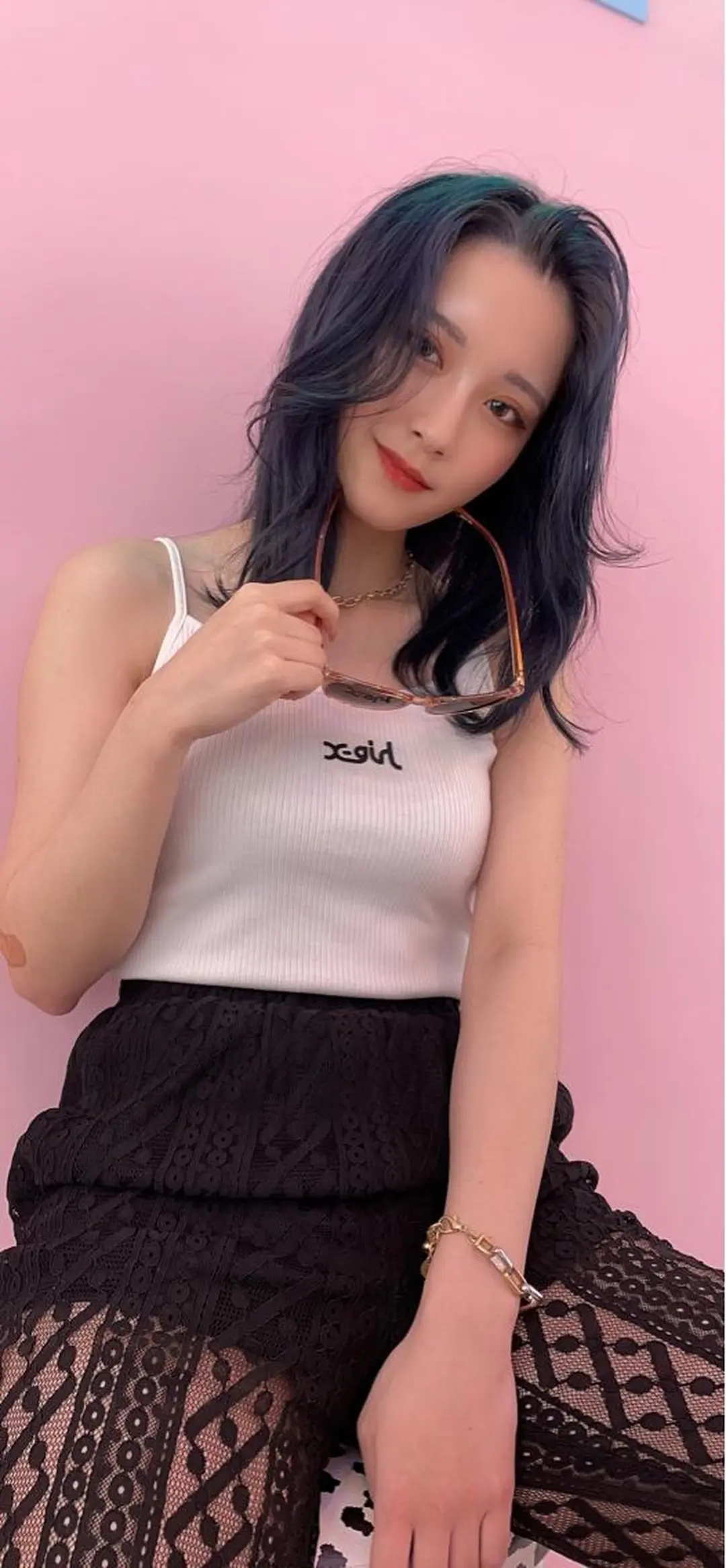 ミディアム カラー ヘアアレンジ ブリーチ ネイビーカラー おくれ毛 心斎橋/ブリーチ minamiのヘアスタイル