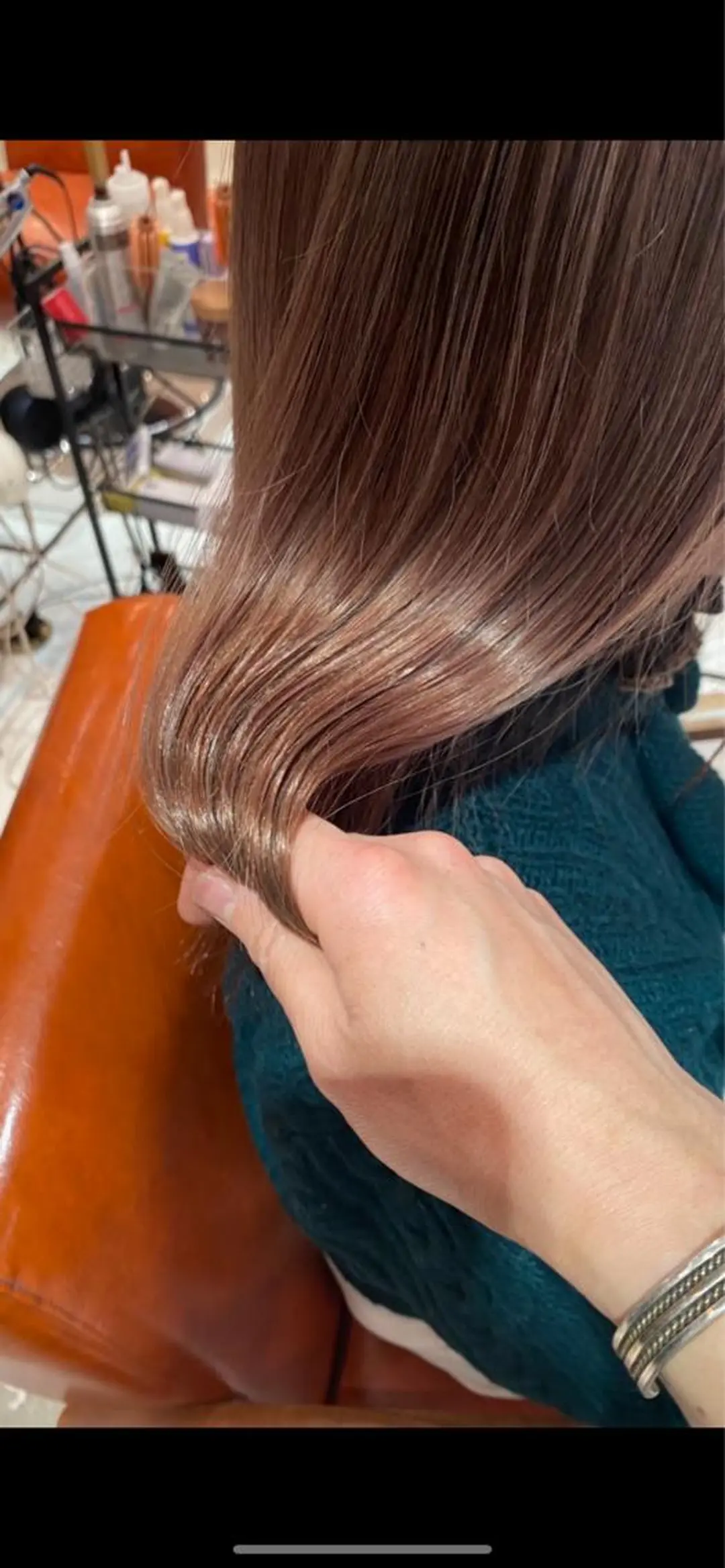 セミロング カラー THE DAY所属・AKI HASHIMOTOのヘアスタイル