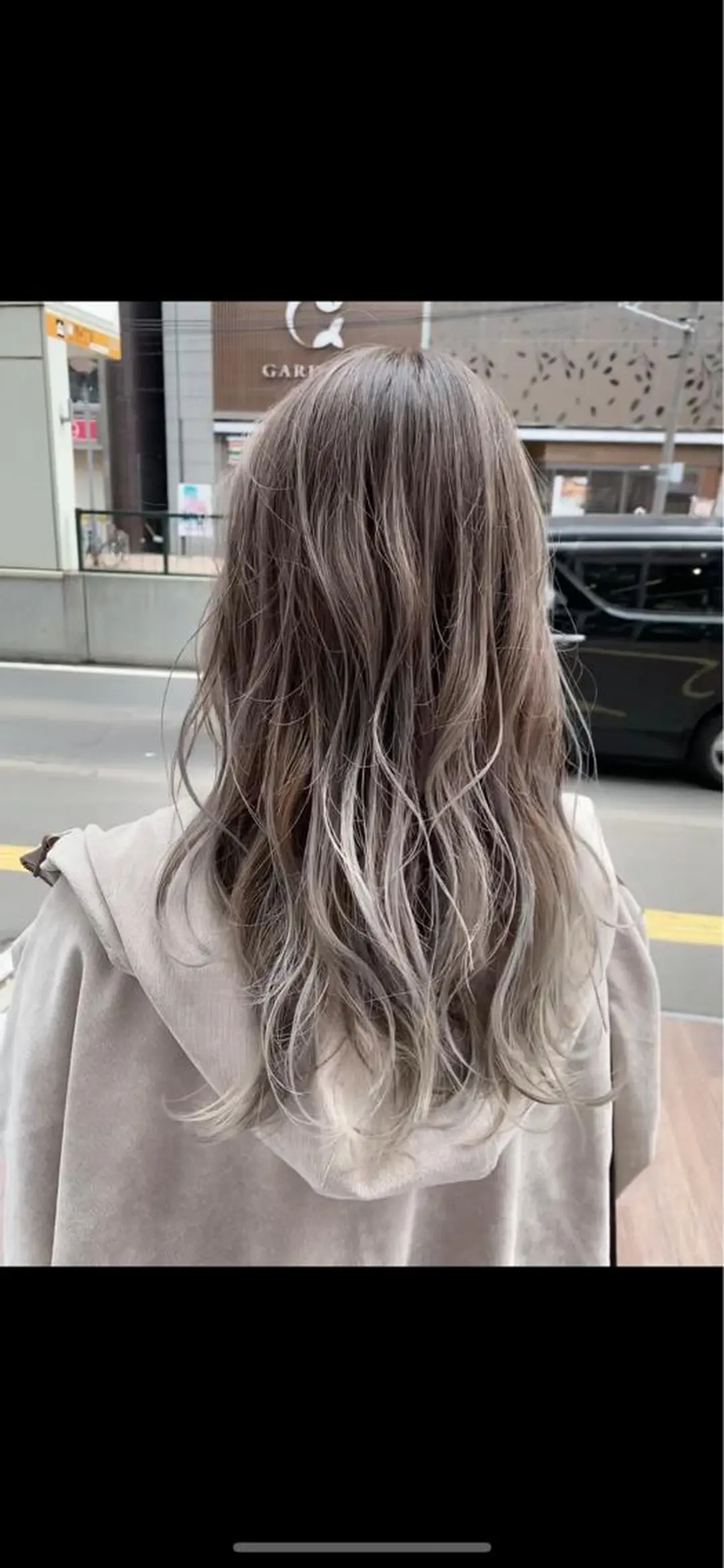 ロング カラー バレイヤージュ グレージュ シルバー シルバーグレージュ 外国人風カラー カット ヘアカラー トリートメント ヘッドスパ 木下大地 HAIR  Oneのヘアスタイル