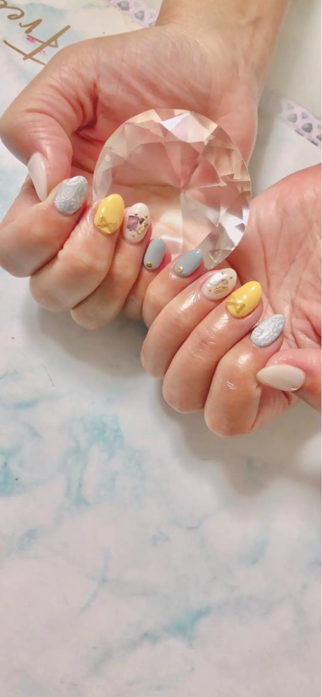 ミディアム カラー キッズ ネイル マツエク・マツパ ハンドネイル ハンドケア 💎ビューティサロン 湘南 RIRAN💎のネイルデザイン