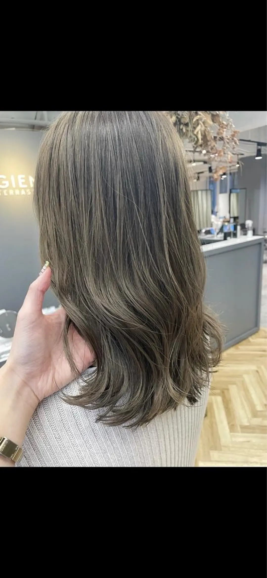 ロング 岸本 理希のヘアスタイル