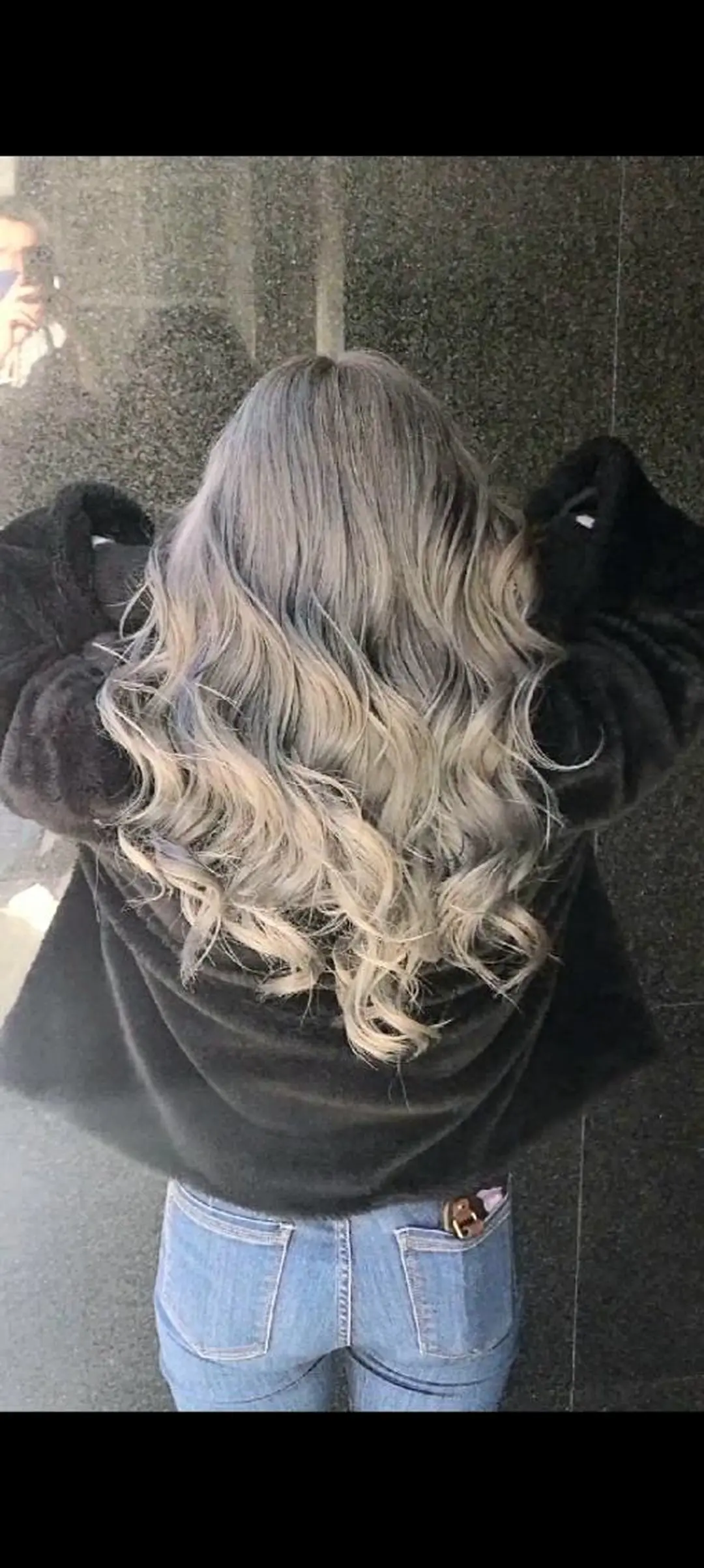 ロング カラー アッシュ アッシュグレー バレイヤージュ ベージュカラー ブリーチ ヘアカラー cherie所属・大内 格のヘアスタイル