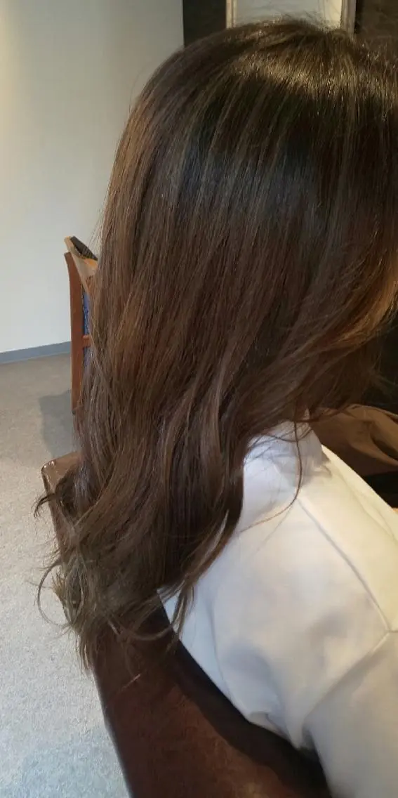 ロング カラー アディクシーカラー バレイヤージュ ベージュカラー ブリーチ ケアブリーチ TOCCA HARUKA のヘアスタイル