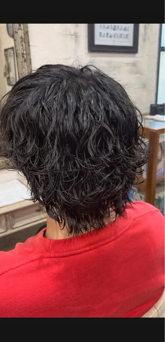 ショート パーマ メンズ メンズブリーチ センターパート フェードカット メンズハイライト メンズハイトーン メンズStylist 山根慧のヘアスタイル