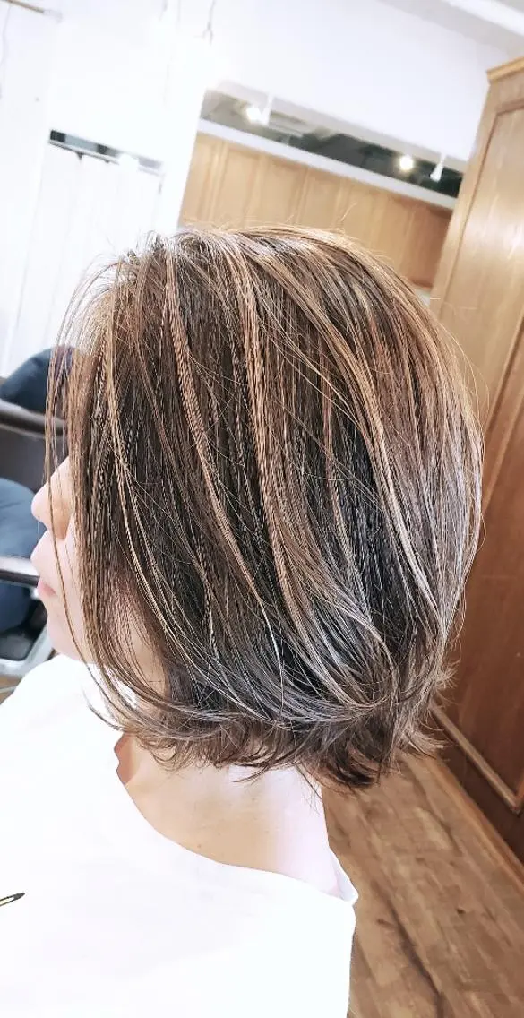 セミロング カラー 饒平名 知也のヘアスタイル