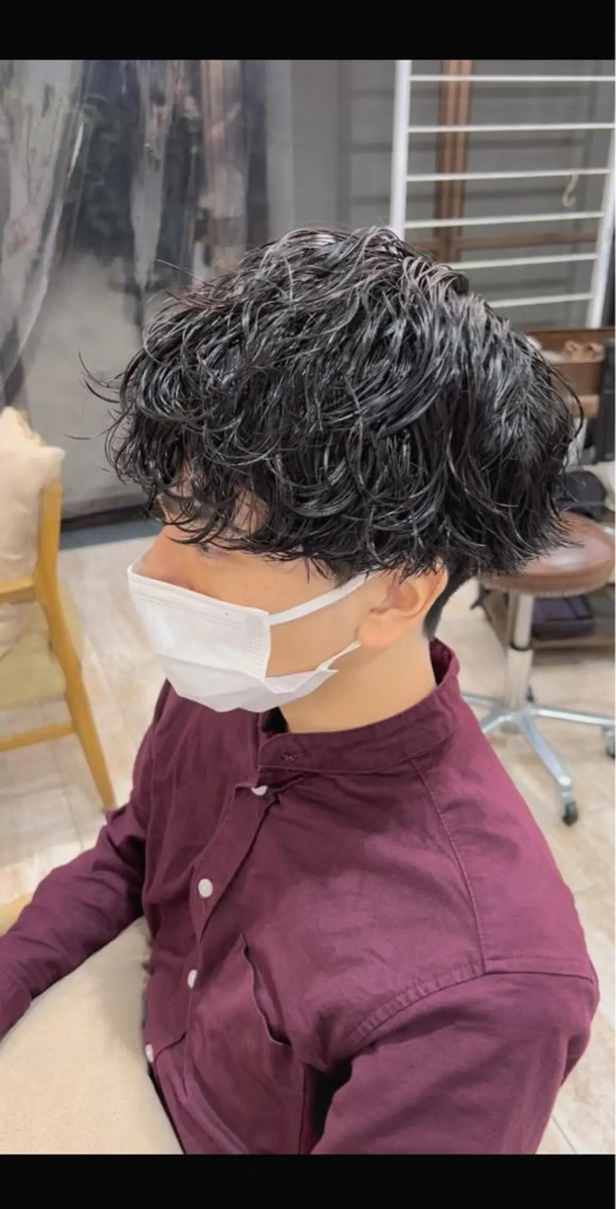 ショート パーマ メンズ センターパート メンズハイライト マッシュ メンズパーマ メンズツイストパーマ カット パーマ トリートメント メンズStylist 山根慧のヘアスタイル