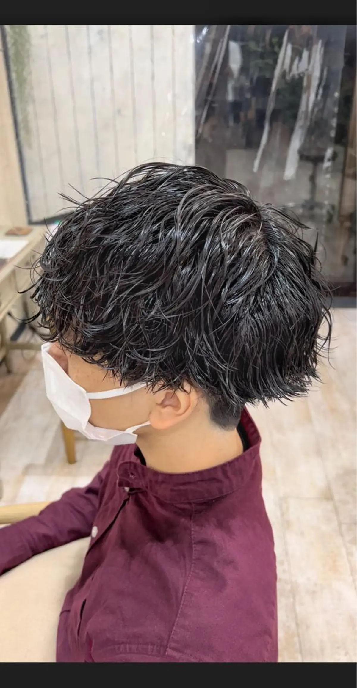 ショート パーマ メンズ センターパート メンズハイライト マッシュ メンズパーマ メンズツイストパーマ メンズStylist 山根慧のヘアスタイル
