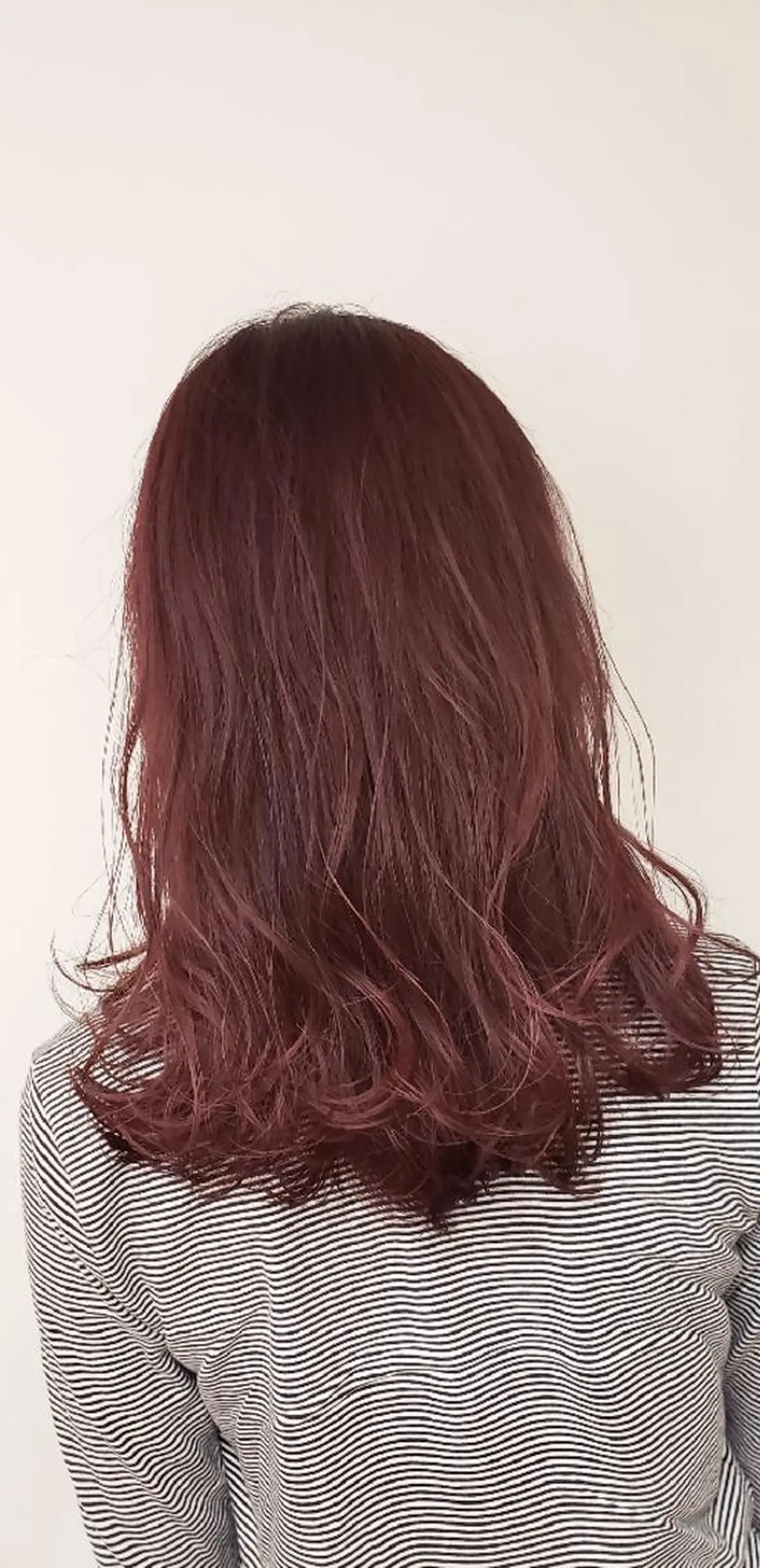 ミディアム カラー ブリーチ ブリーチなしカラー レッドカラー 【髪質改善美容師】t occa茨木篠原健太のヘアスタイル