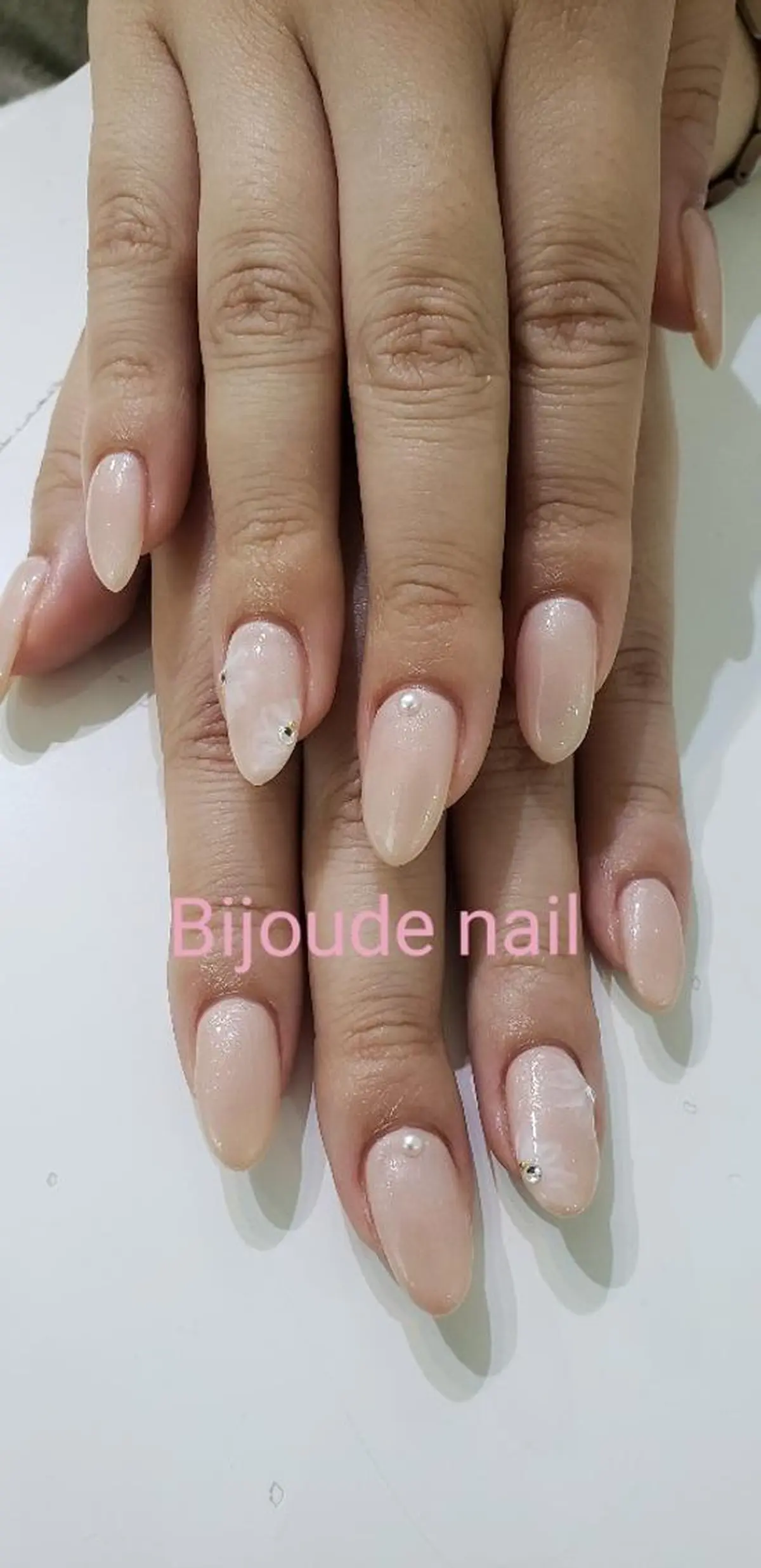 ネイル シンプルネイル ビジュード ネイルのネイルデザイン