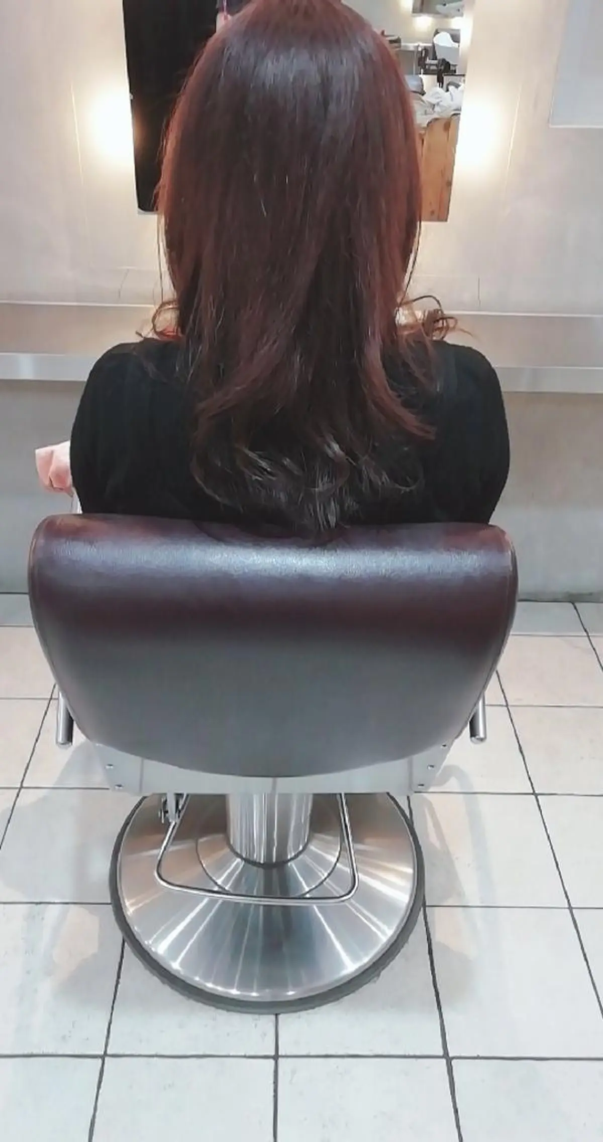 カラー 岡田 駿也のヘアスタイル